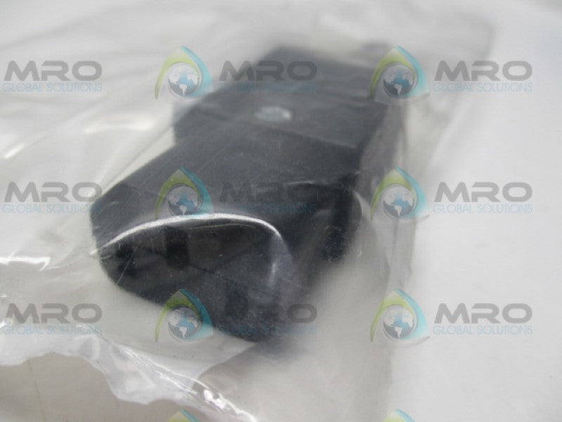 BULGIN PX0587 488-208 C13 CABLE MOUNT IEC SOCKET * NEW IN FACTORY BAG *
