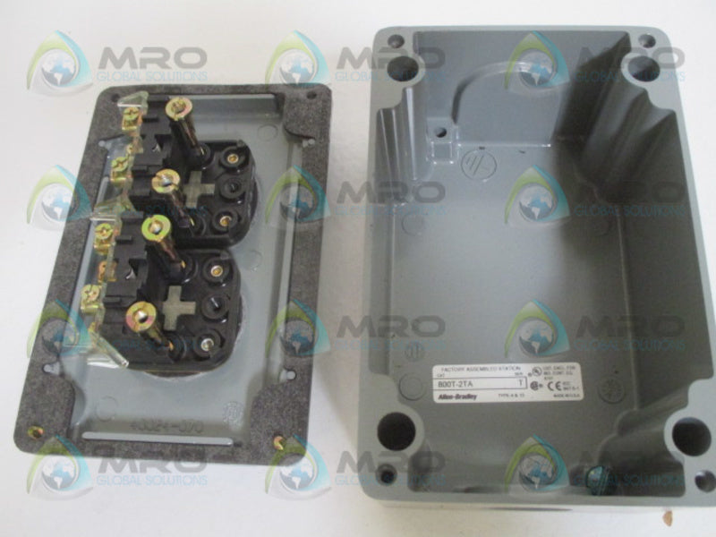 ALLEN BRADLEY 800T-2TA SER. T (MISSING ACCESSORIES) *NEW IN BOX*