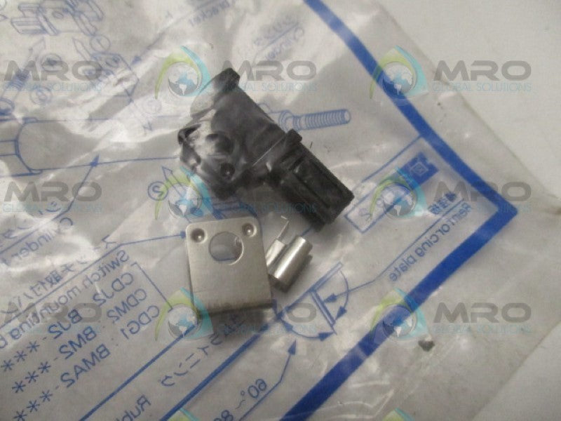 SMC BJ3-1 SENSOR MOUNTING BRACKET * NEW IN FACTORY BAG *