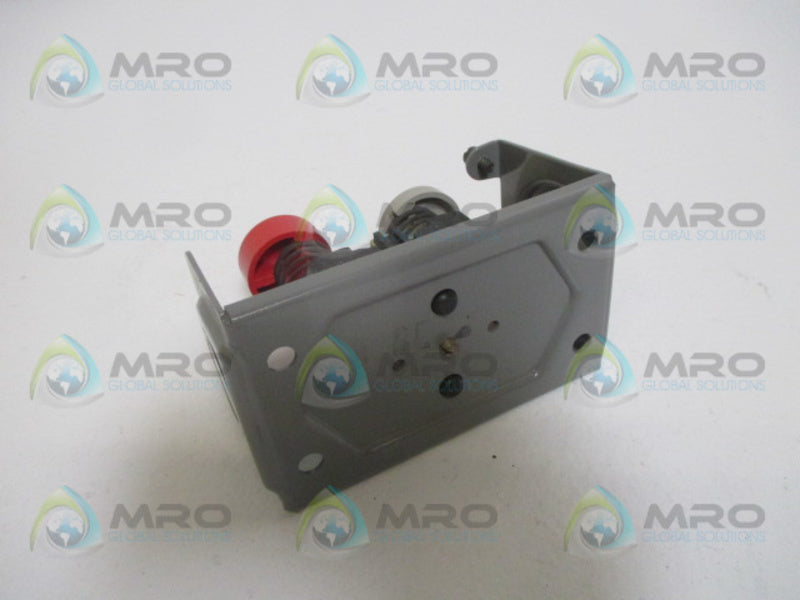 CUTLER HAMMER SD2E0S PUSH BUTTON STATION (AS PICTURED) *NEW IN BOX*