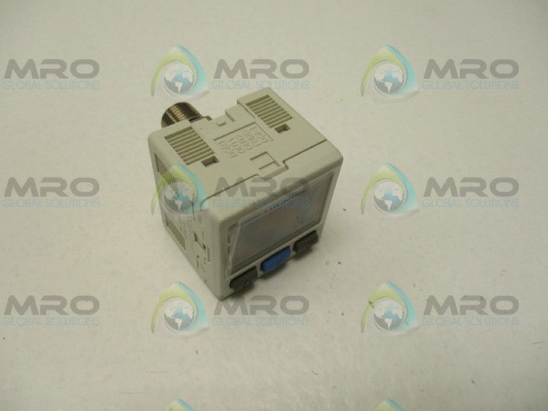 SMC ZSE30A-01-P PRESSURE SWITCH *NEW NO BOX*