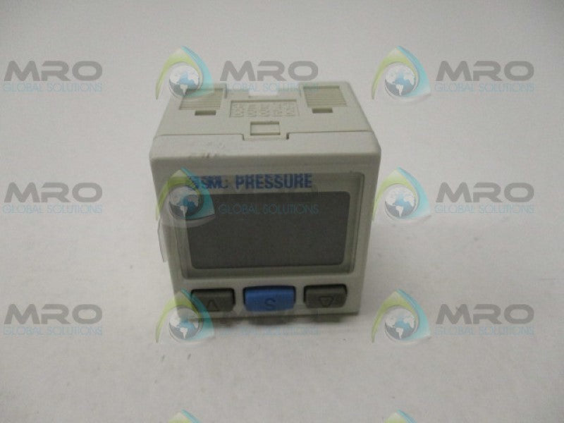 SMC ZSE30A-01-P PRESSURE SWITCH *NEW NO BOX*