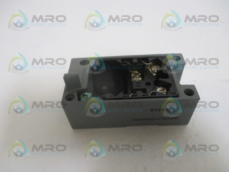 INDUSTRIAL MRO 01032 RECEPTACPLE REPLACEMENT *NEW NO BOX*