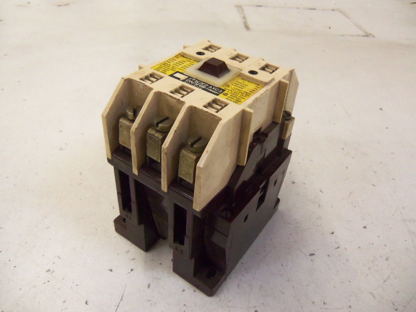 MTE AXC3-0330 CONTACTOR *USED*