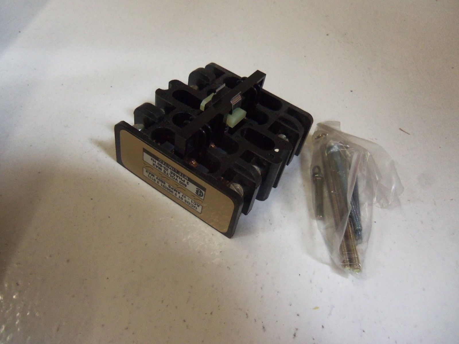 MTE UC05 CONTACT BLOCK *NEW IN BOX*
