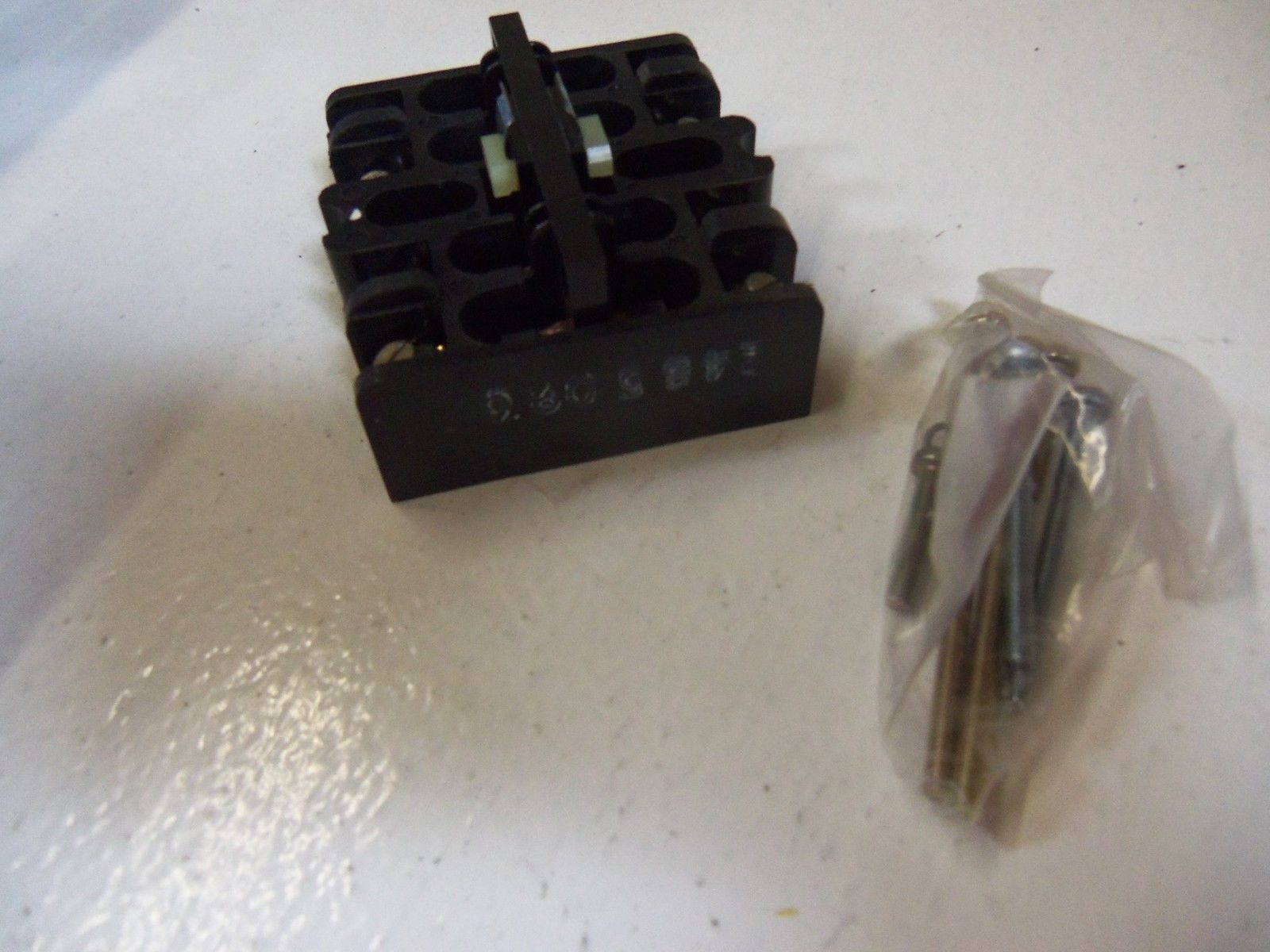 MTE UC05 CONTACT BLOCK *NEW IN BOX*