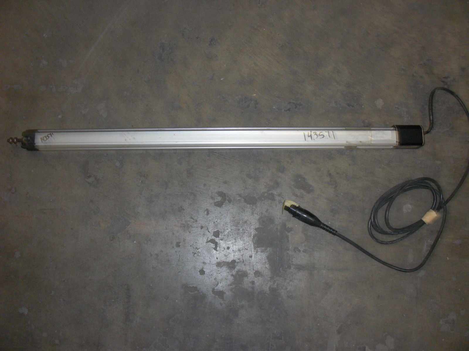 MTS TEMPOSONICS LPRLVU02401AR LINEAR POSITION TRANSDUCER *USED* MRO