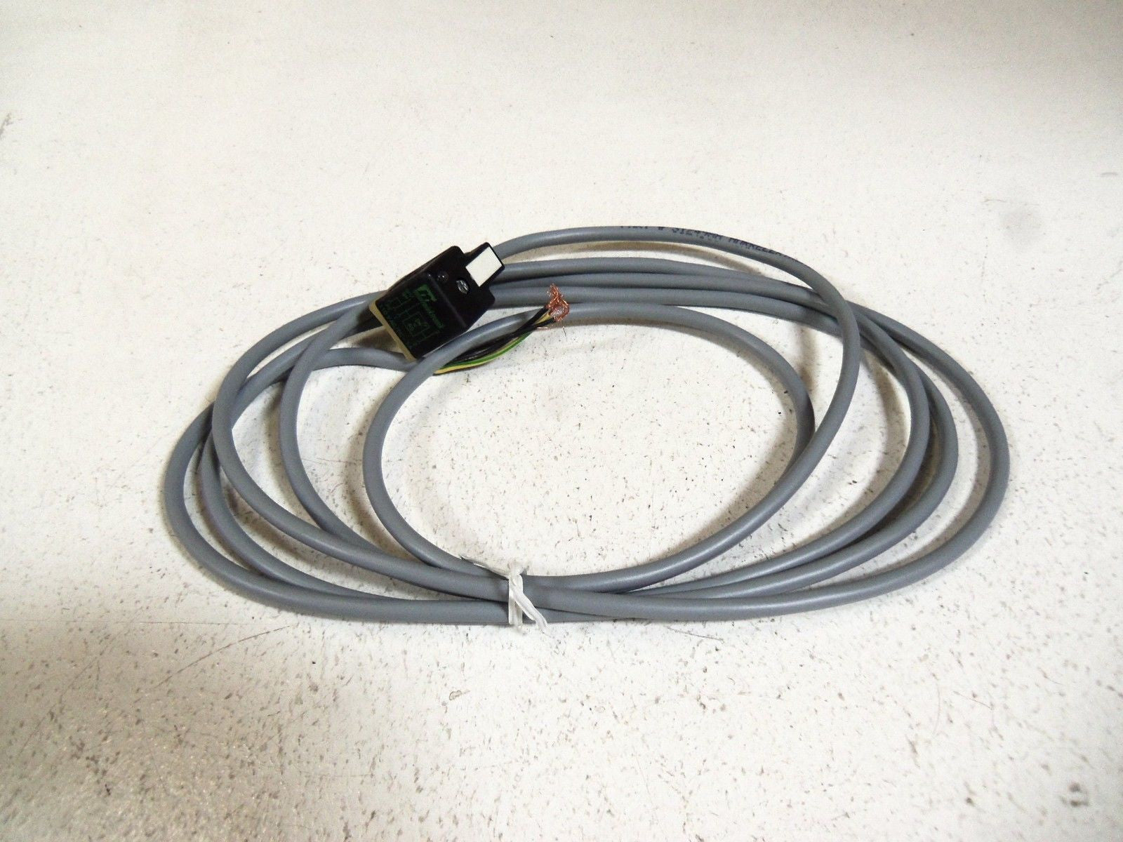 MURR ELEKTRONIK 3124988 VALVE PLUG 110VAC/DC W/3M CABLE *USED*