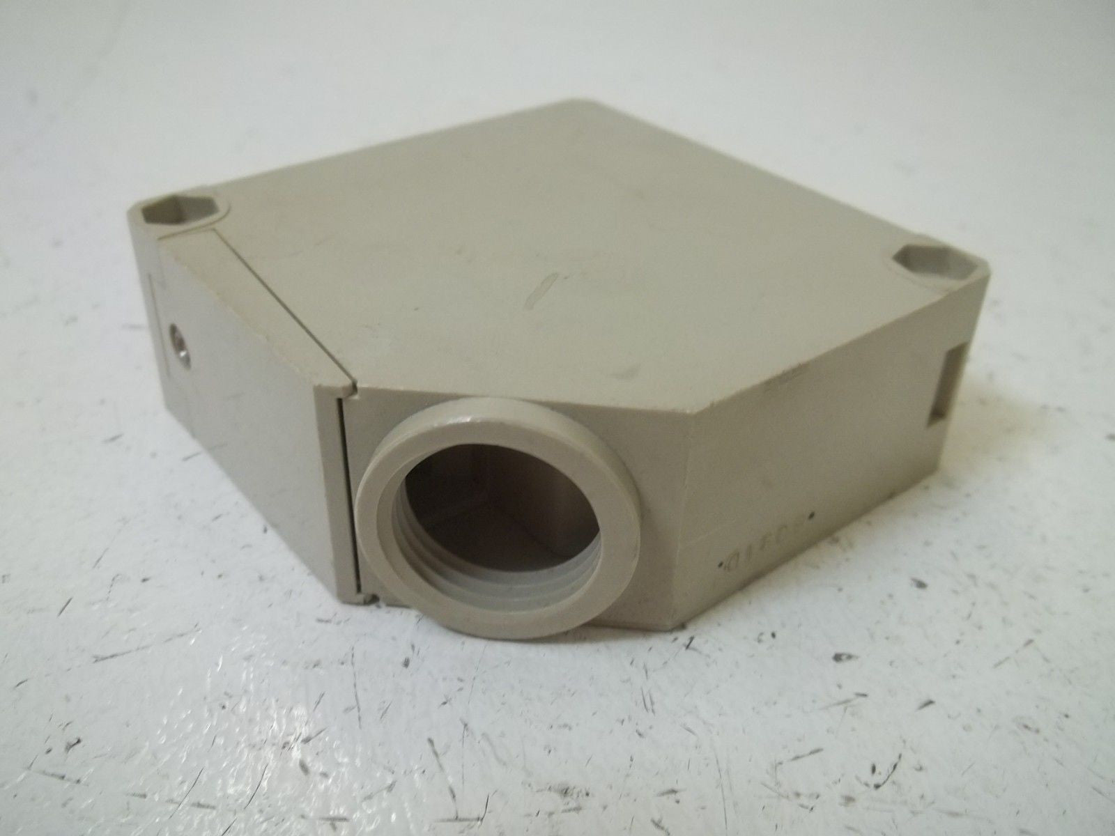 NAIS MR3-M200P-12-240VCE PHOTOELECTRIC SENSOR *USED*