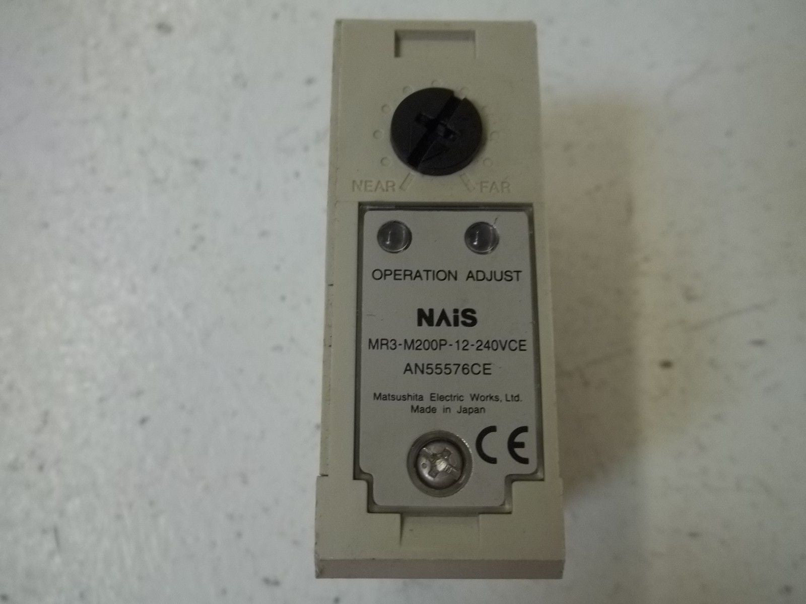 NAIS MR3-M200P-12-240VCE PHOTOELECTRIC SENSOR *USED*