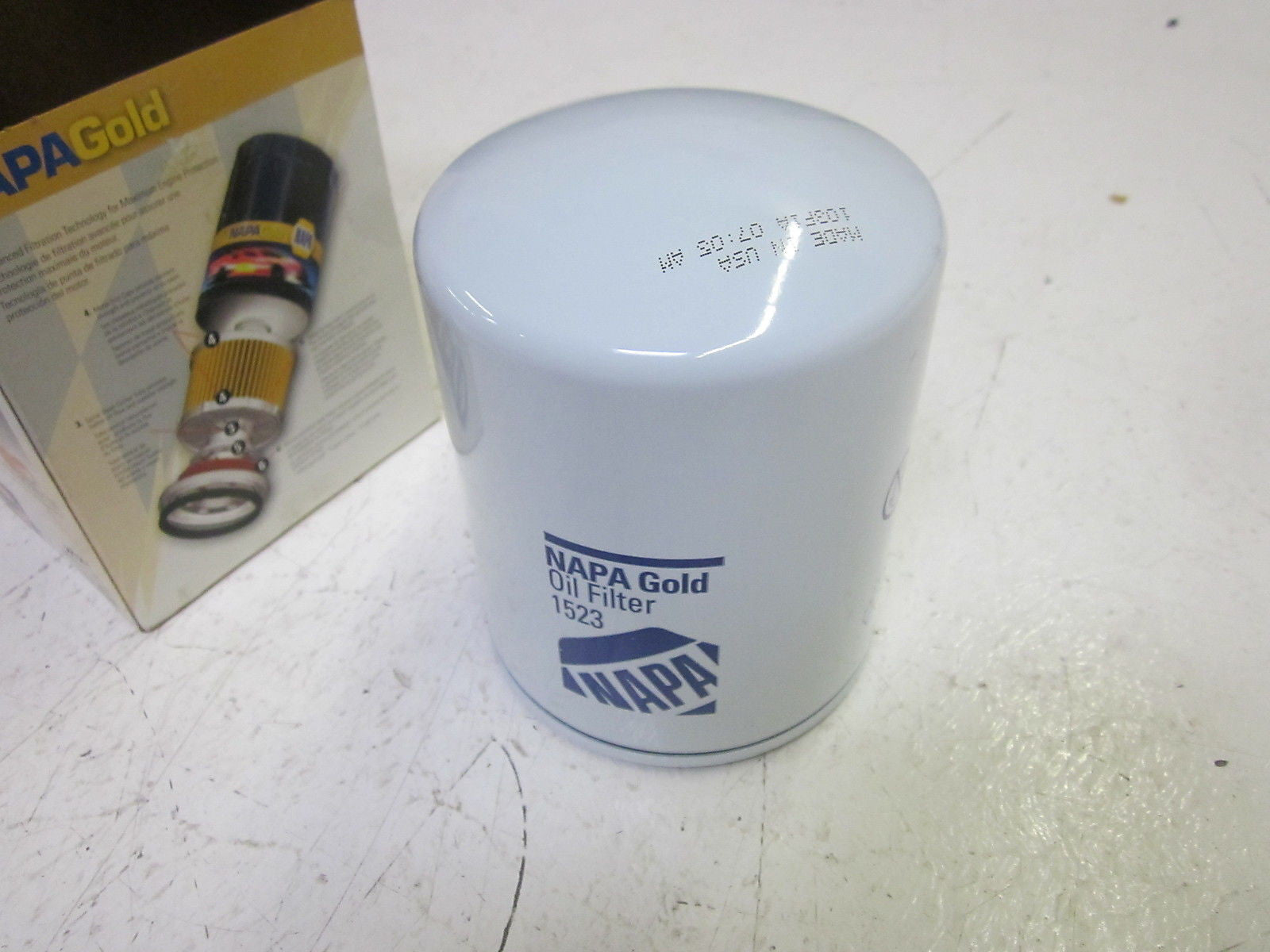 NAPA GOLD 1523 OIL FILTER *NEW IN BOX*