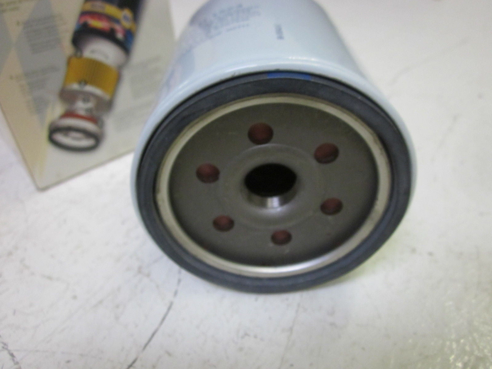 NAPA GOLD 1523 OIL FILTER *NEW IN BOX*