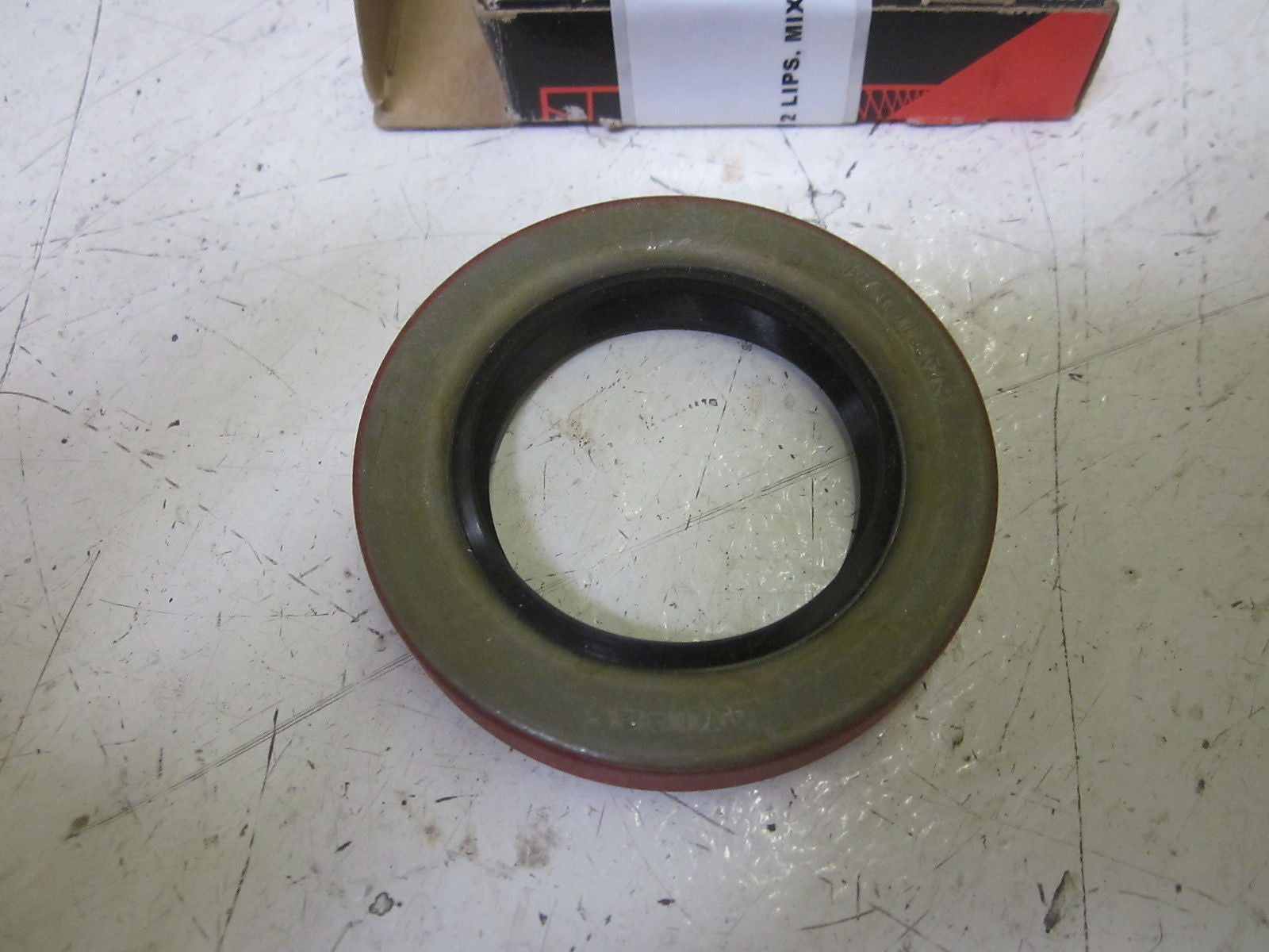 NATIONAL 471827 OIL SEAL 1.562X2.441X0.375  *NEW IN BOX*