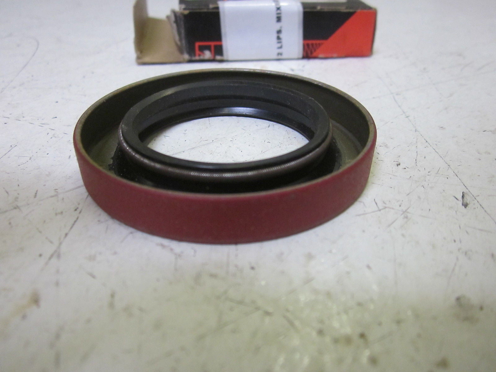 NATIONAL 471827 OIL SEAL 1.562X2.441X0.375  *NEW IN BOX*