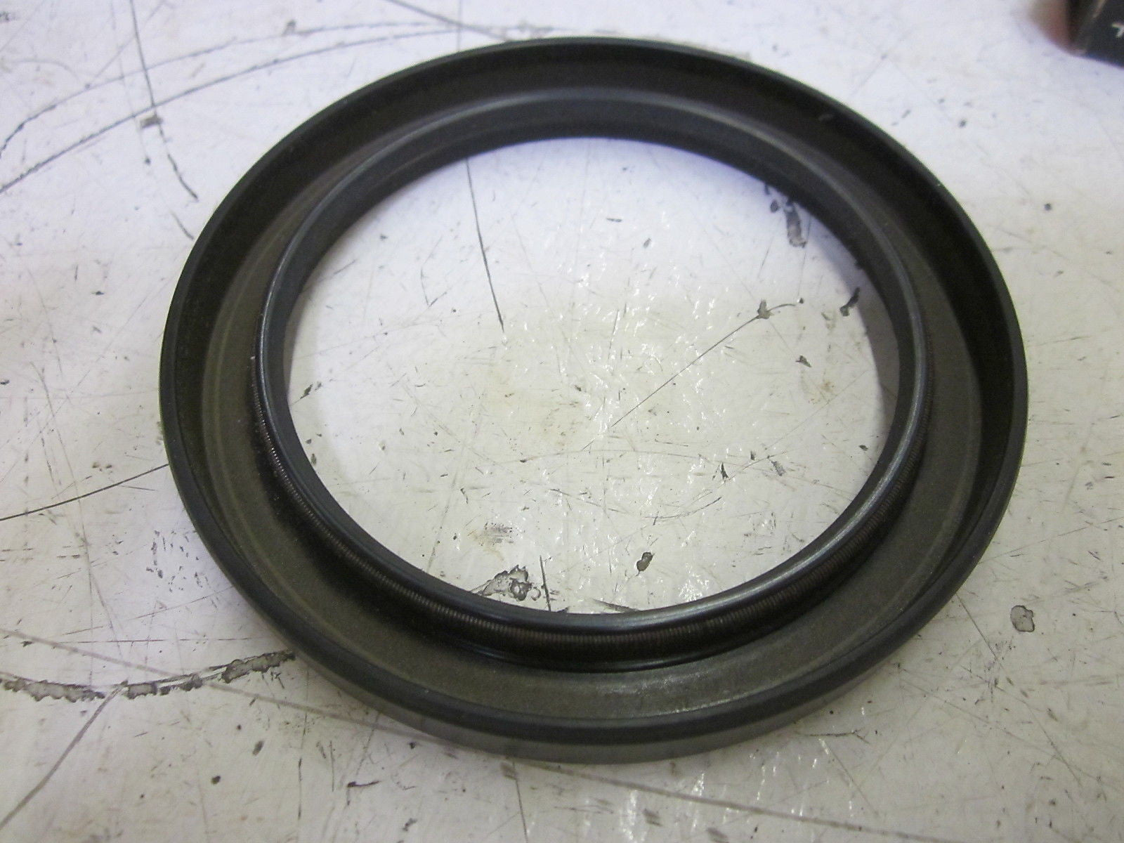 NATIONAL 72X95X10 OIL SEAL *NEW IN BOX*