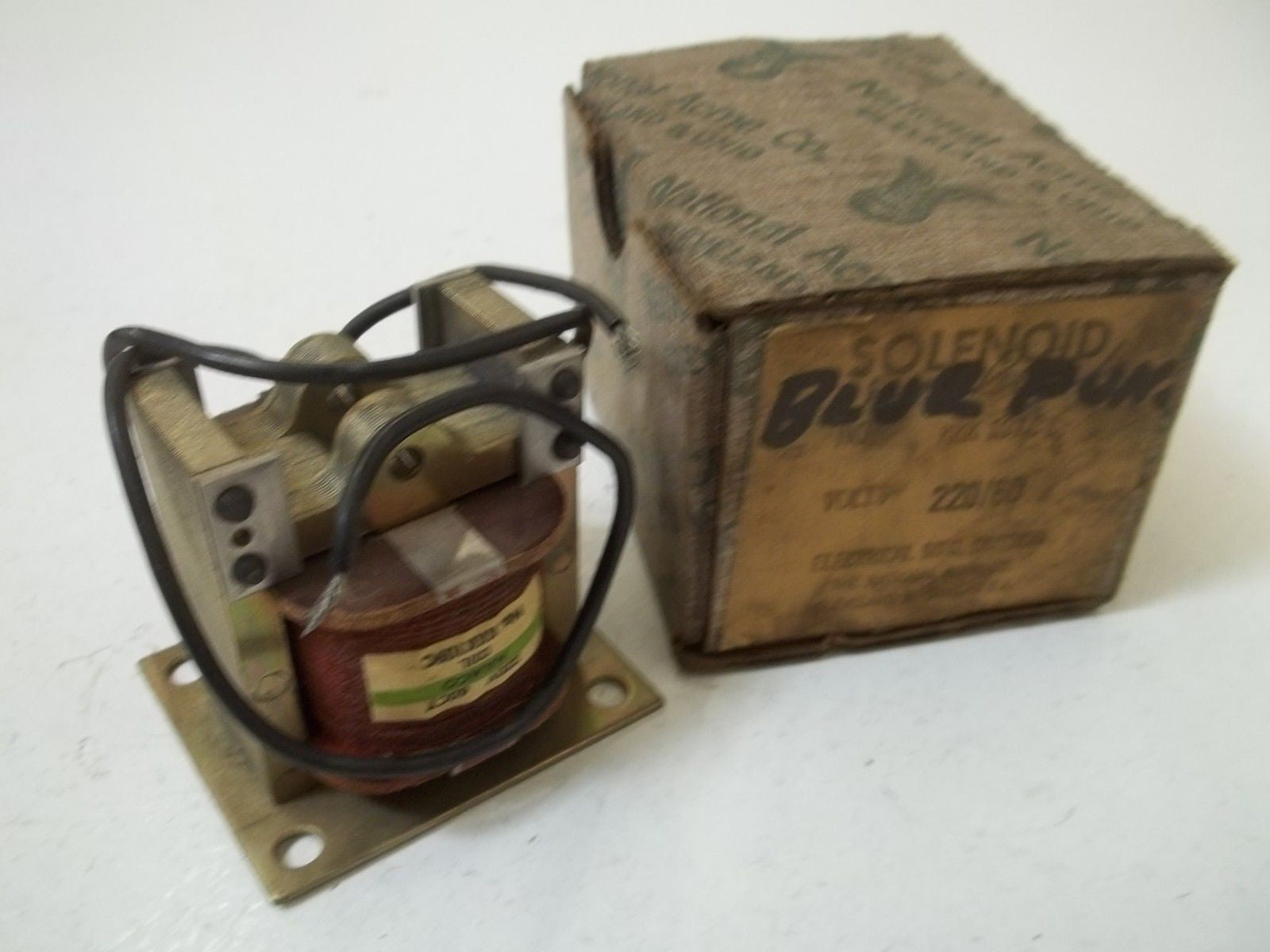 NATIONAL AMCE CO. KKK100C COIL 220/60 *NEW IN BOX*