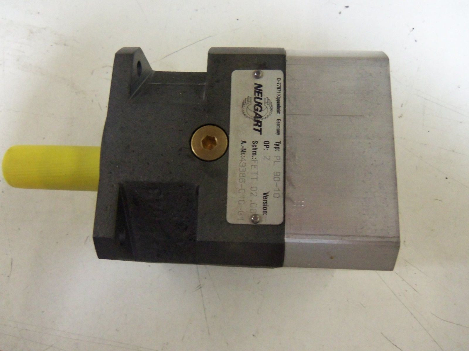 NEUGART PL 90-10 SERVO GEAR REDUCTION DRIVE *NEW NO BOX*