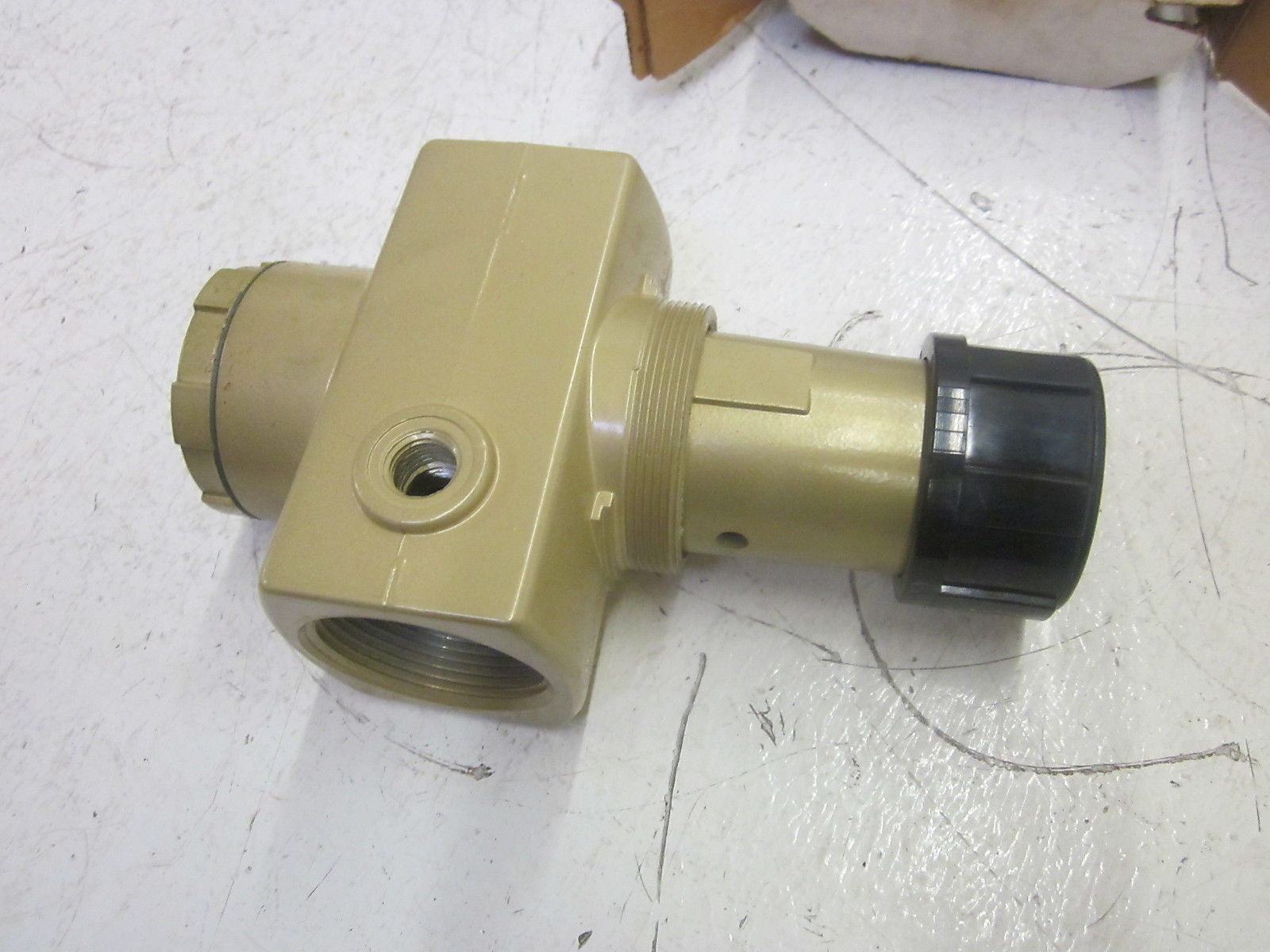 NORGREN R17-800-RNLA REGULATOR 1 1/2" *NEW IN BOX*