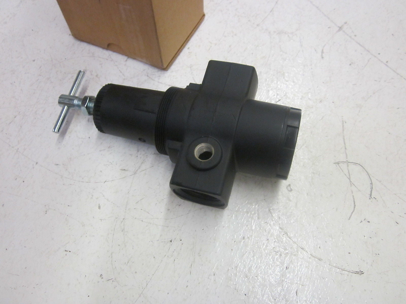 NORGREN R17-801-RNLA REGULATOR 1" W/ GAUGE *NEW IN BOX*