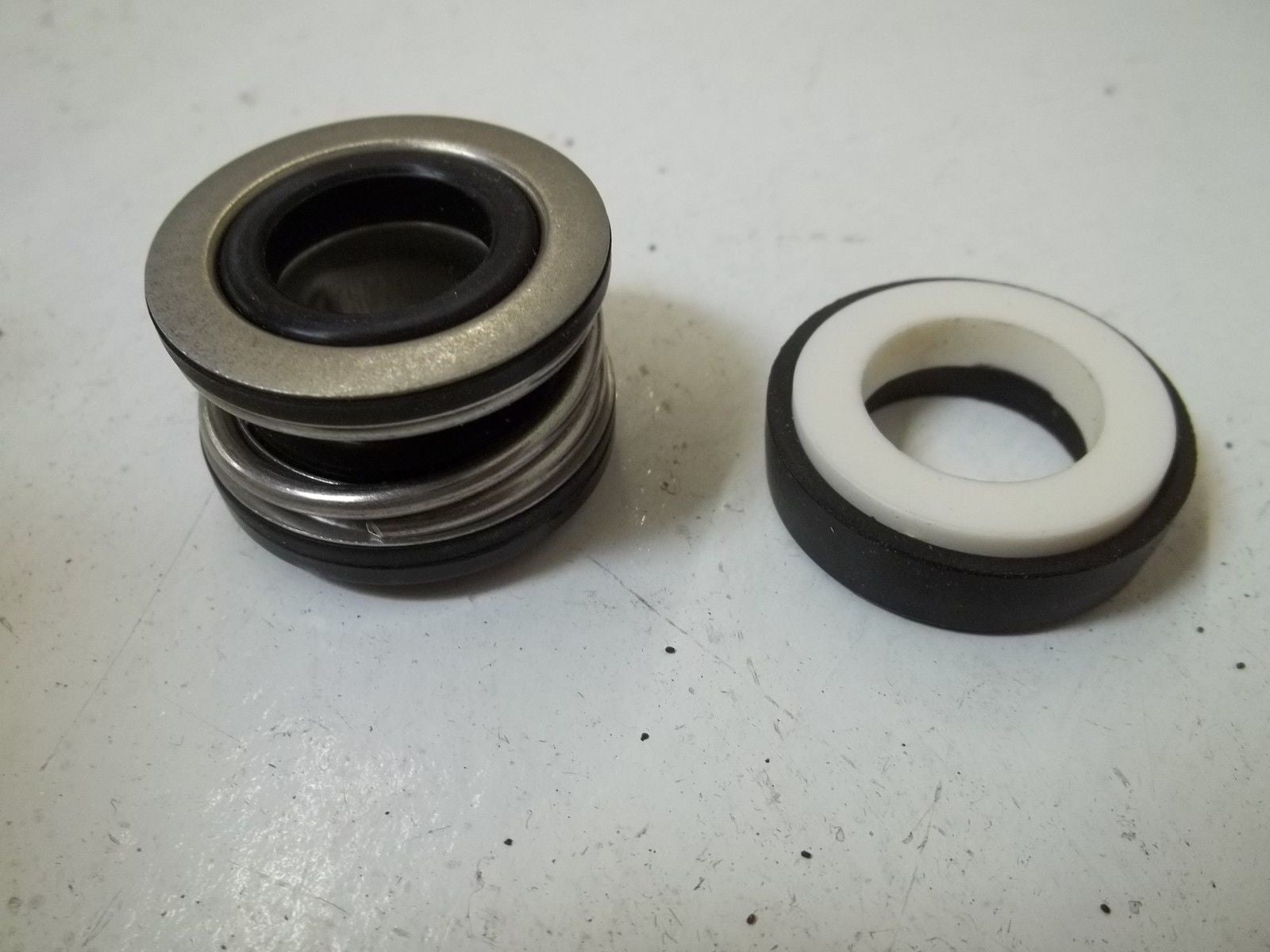 NPS 100 SHAFT SEALS *NEW IN BOX*