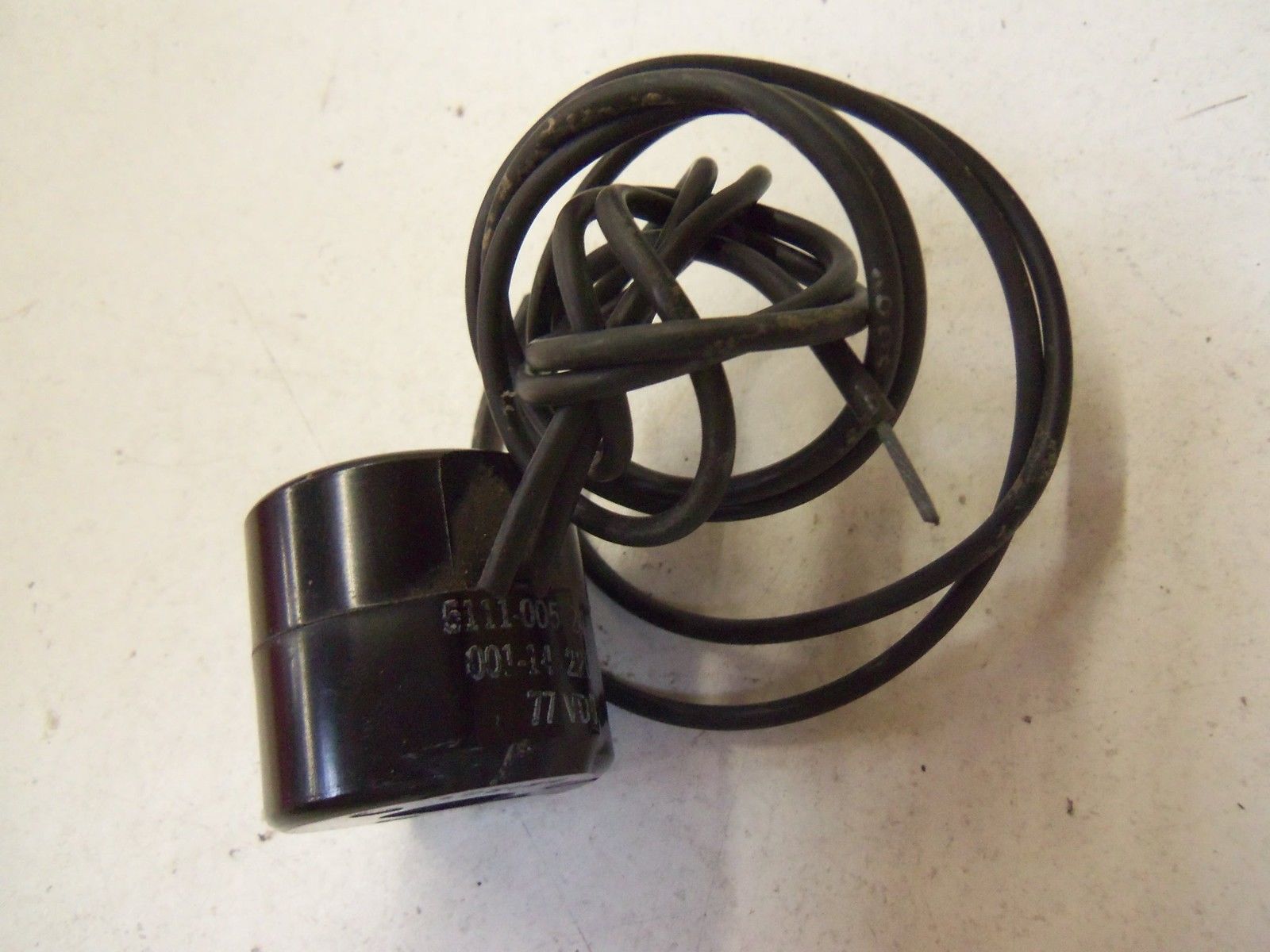 NSN SOLENOID VALVE 5111-005  240V *USED*