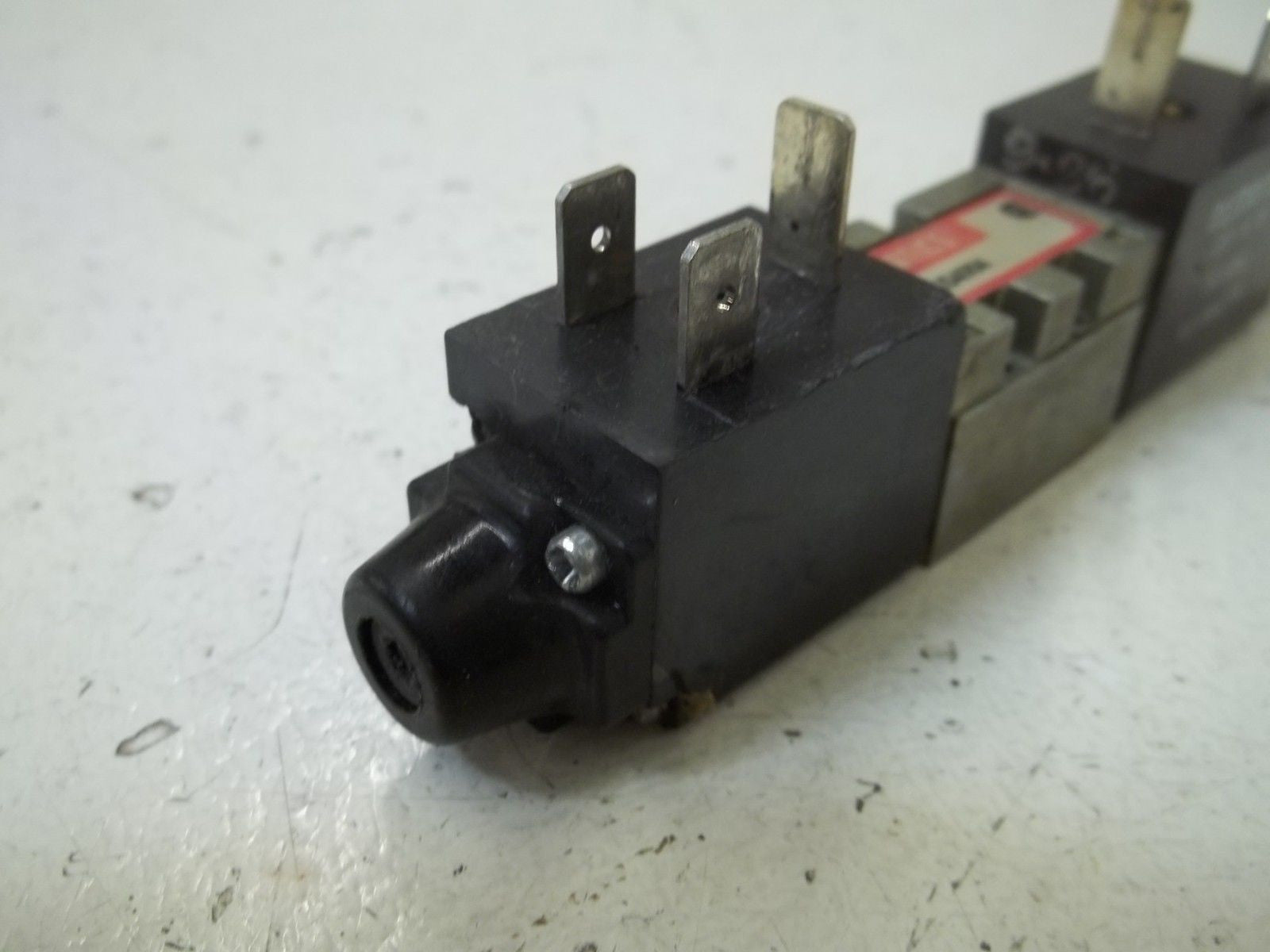 NUMATICS 031SS4004 SOLENOID VALVE (AS PICTURED) *USED*