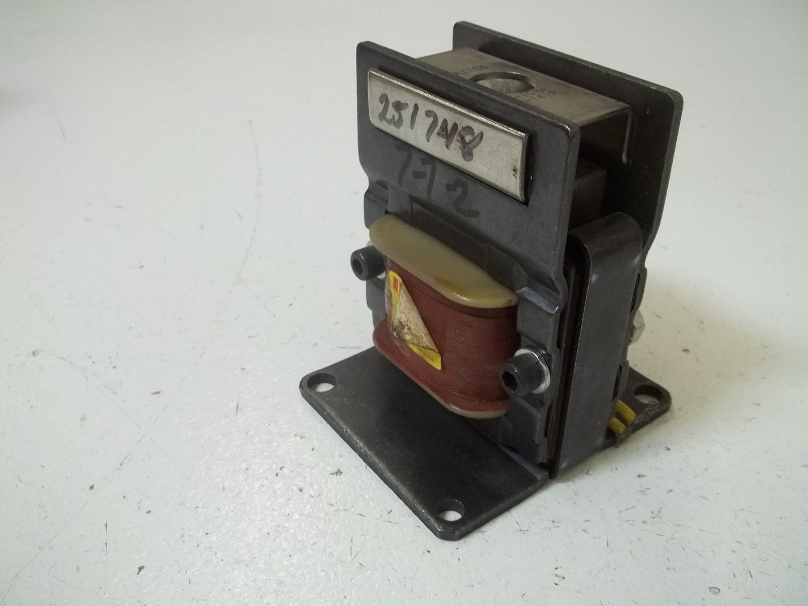 NUMATICS 139-141P WITH 228-108A SOLENOID COIL 120/60 *USED*