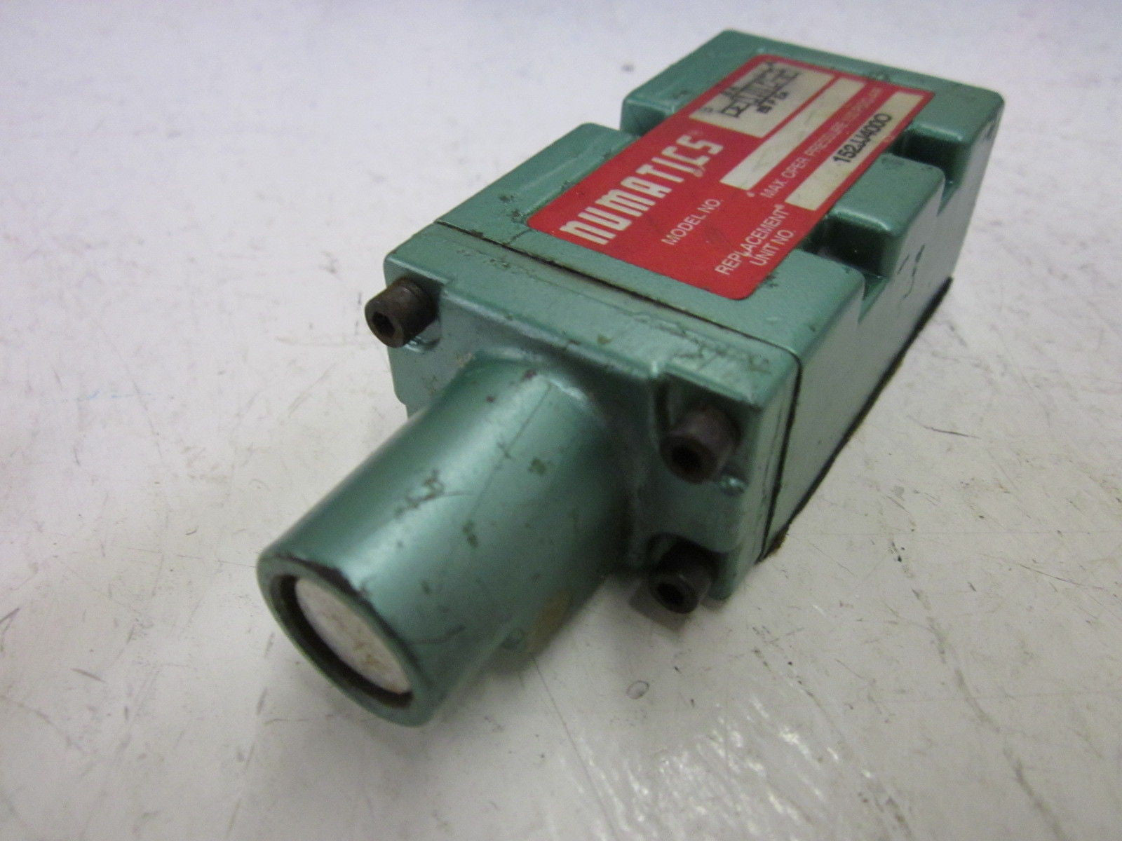 NUMATICS 152JJ400O VALVE (AS PICTURED) *USED*