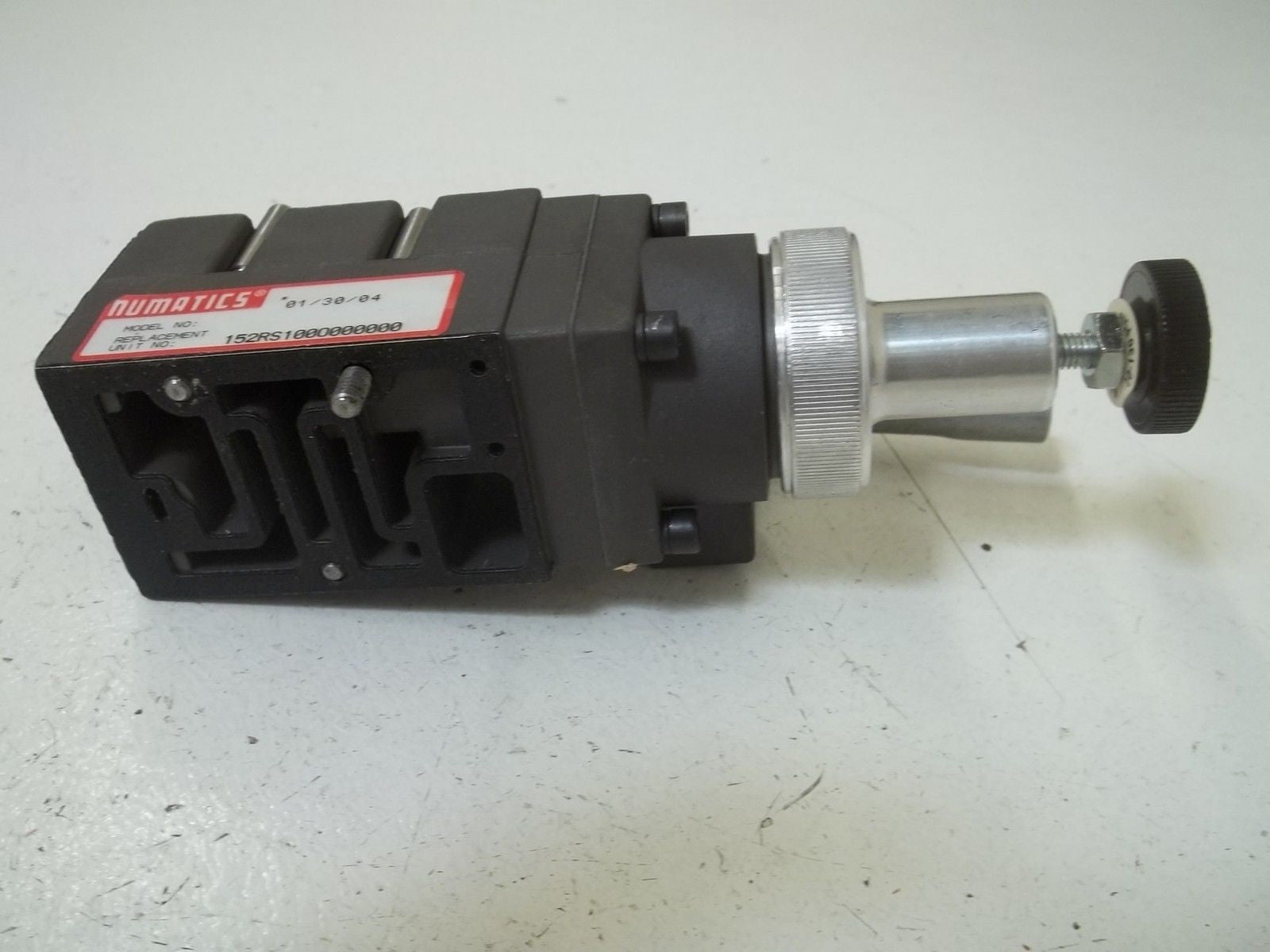 NUMATICS 152RS100O000000 REGULATOR W/GAUGE 0-160PSI *USED*