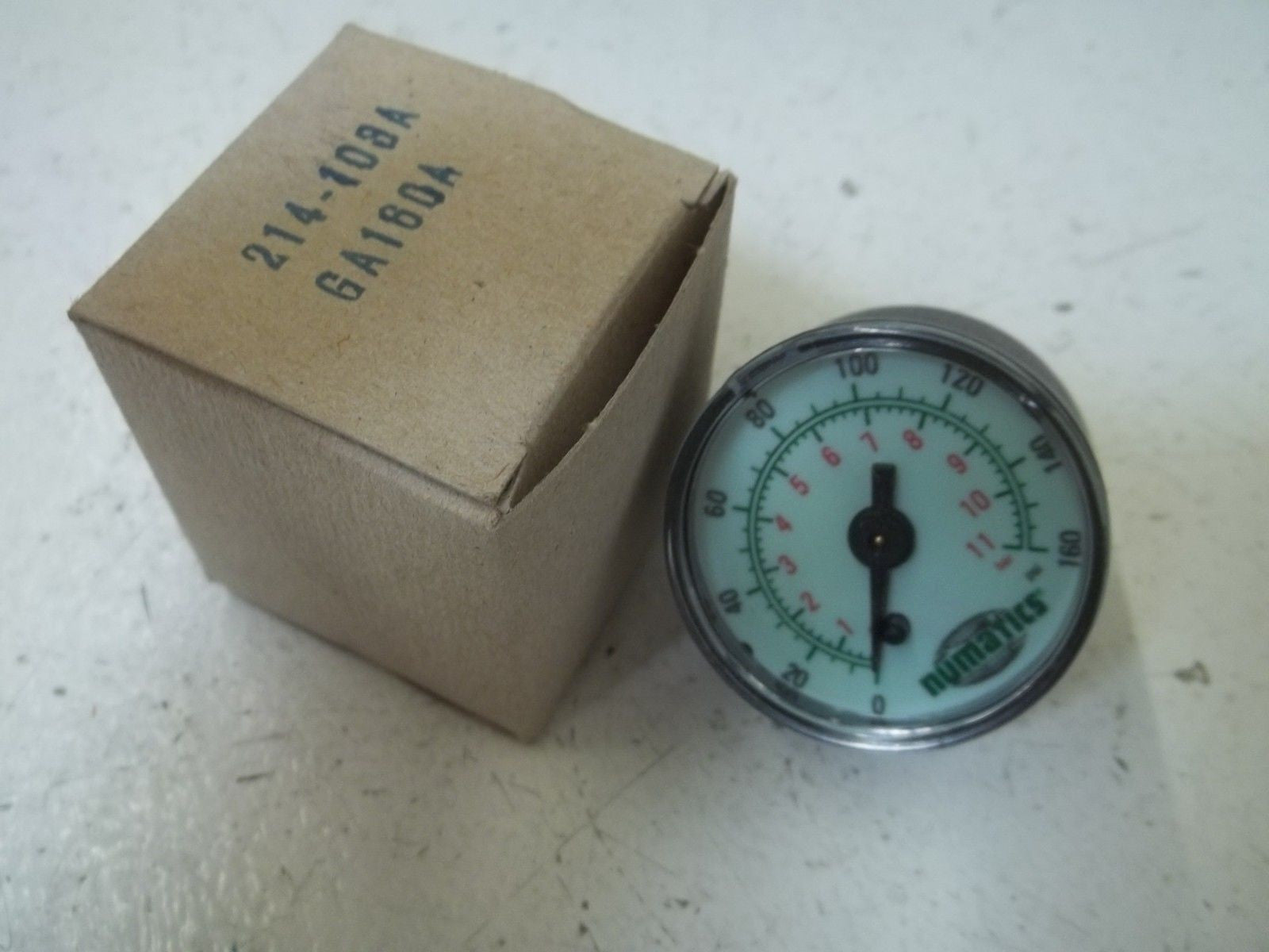 NUMATICS 152RS100O000000 REGULATOR W/GAUGE 0-160PSI *USED*