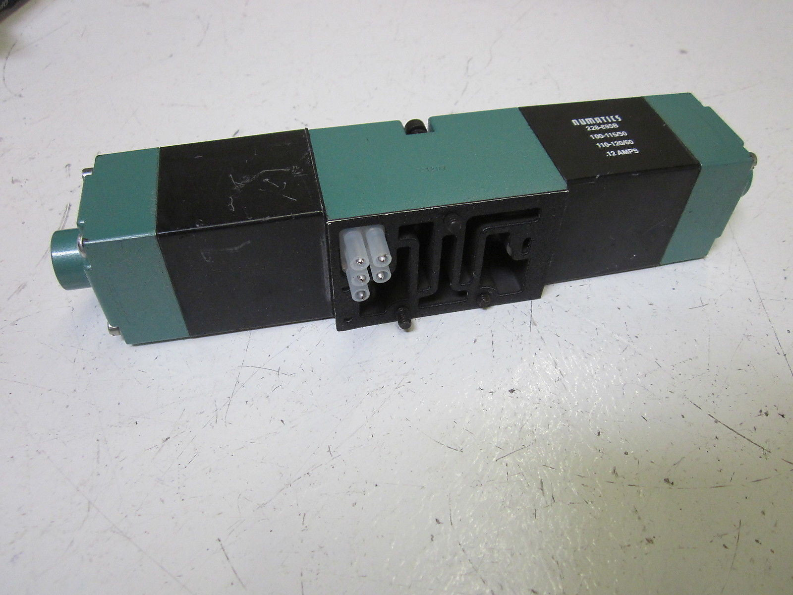 NUMATICS 152SS400K046T30 DUAL COIL VALVE 110-120V *USED*
