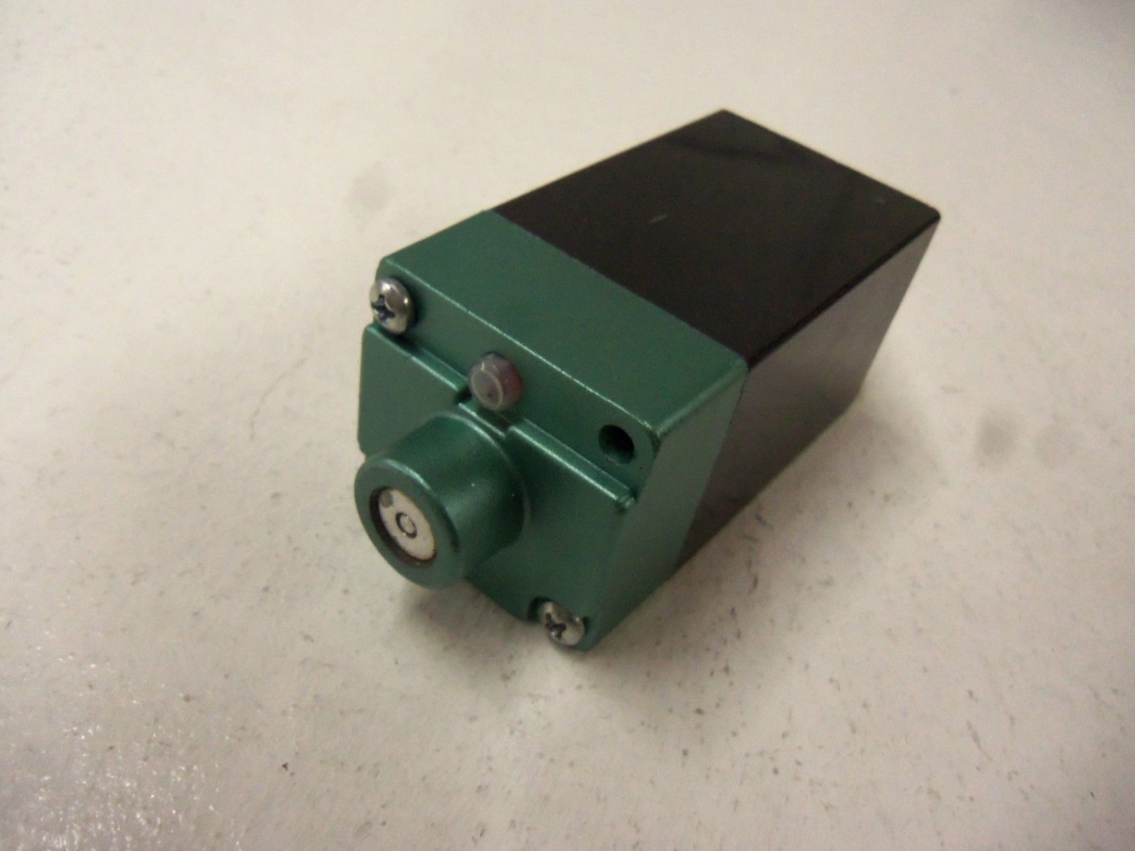 NUMATICS 225-372B 24VDC *NEW NO BOX*