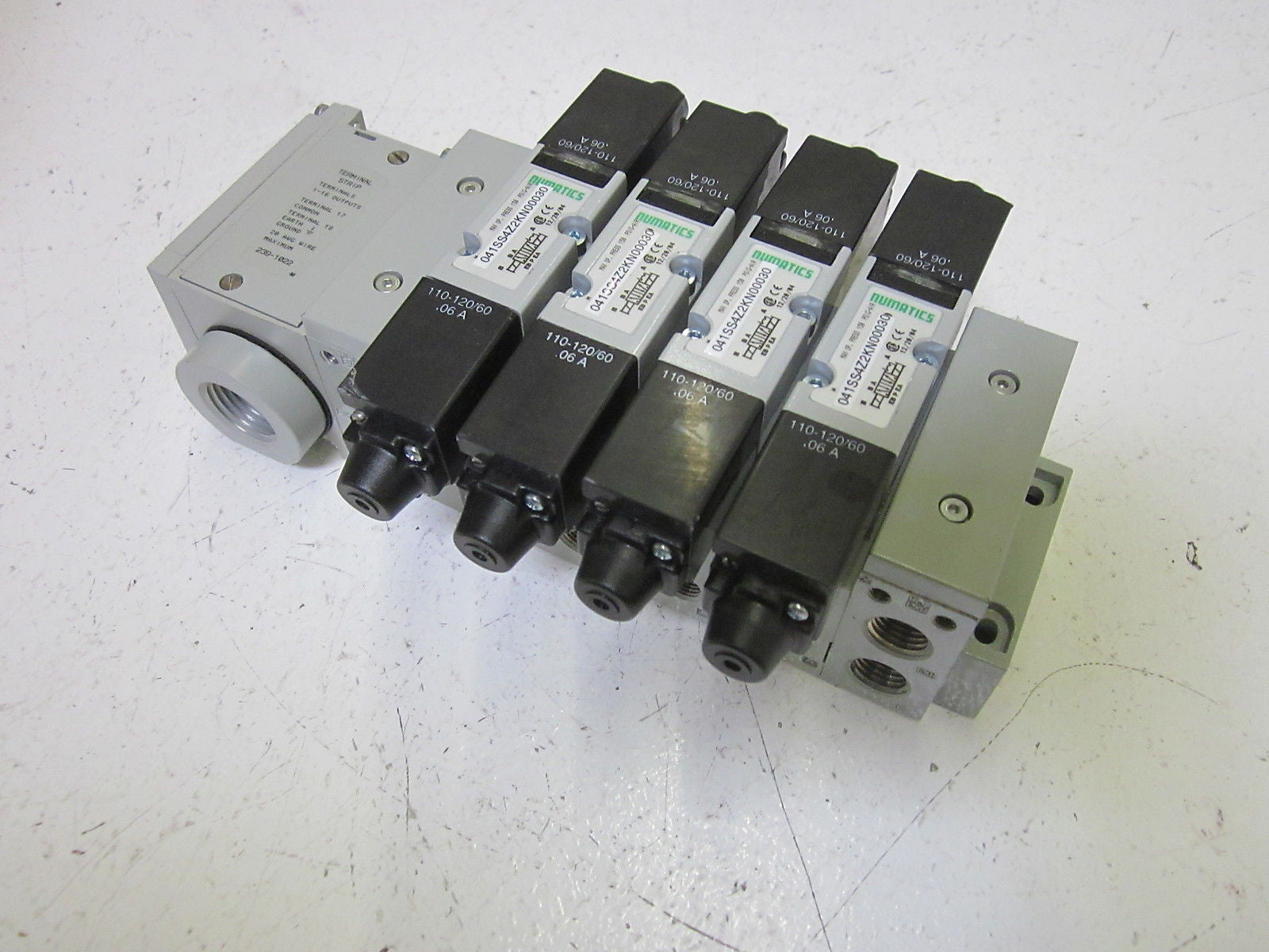 NUMATICS 239-1022 MANIFOLD & TERMINAL STRIPS W/ 041SS4Z2KN00030 VALVE *USED*