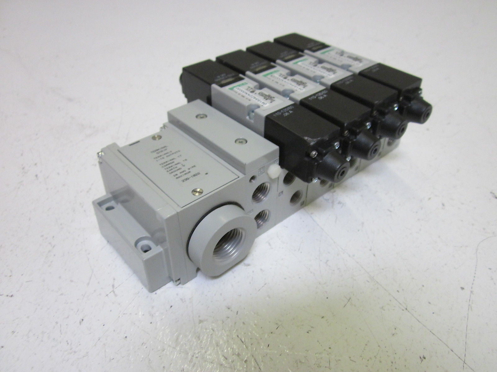 NUMATICS 239-1022 MANIFOLD & TERMINAL STRIPS W/ 041SS4Z2KN00030 VALVE *USED*