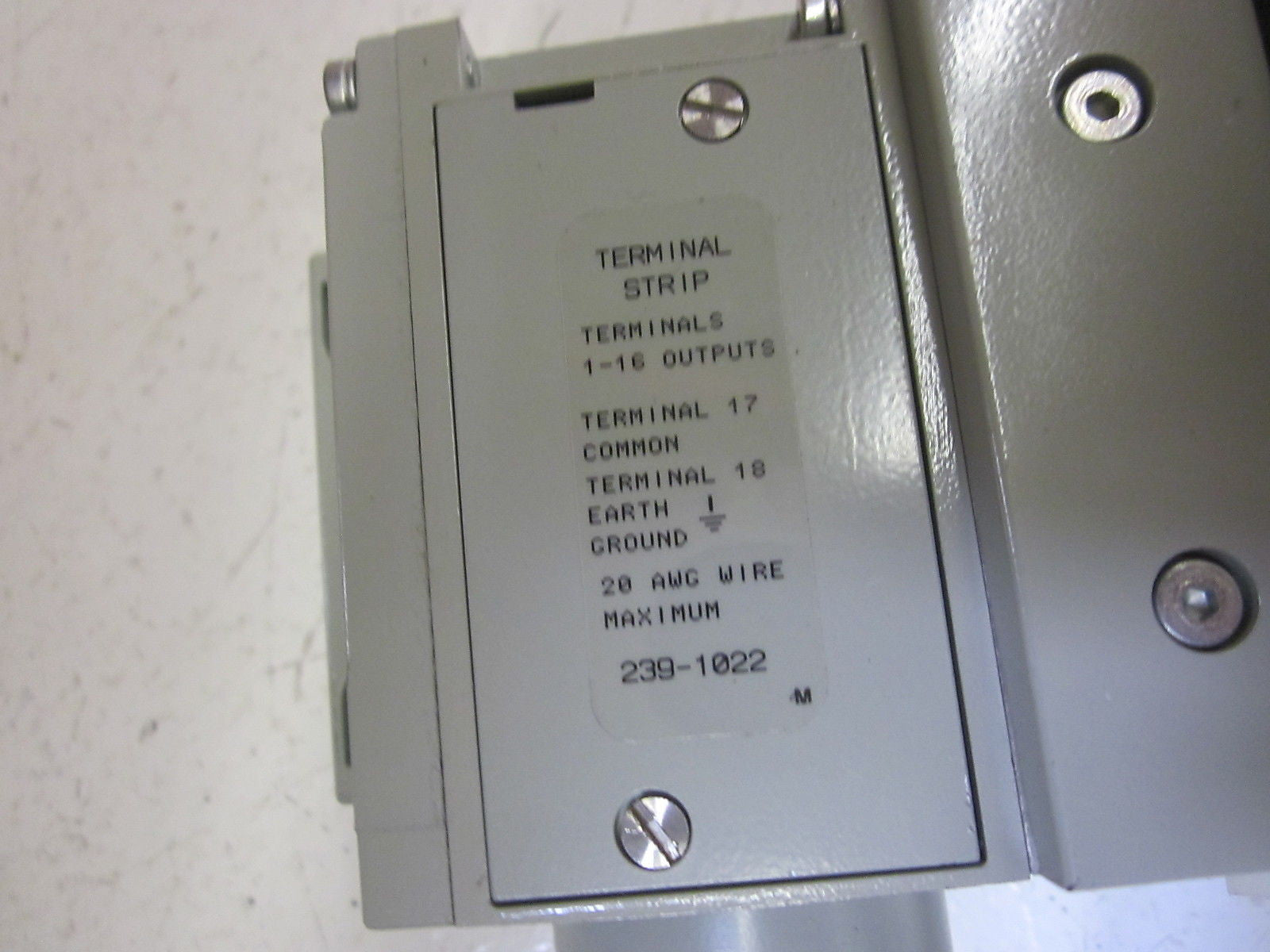 NUMATICS 239-1022 MANIFOLD & TERMINAL STRIPS W/ 041SS4Z2KN00030 VALVE *USED*