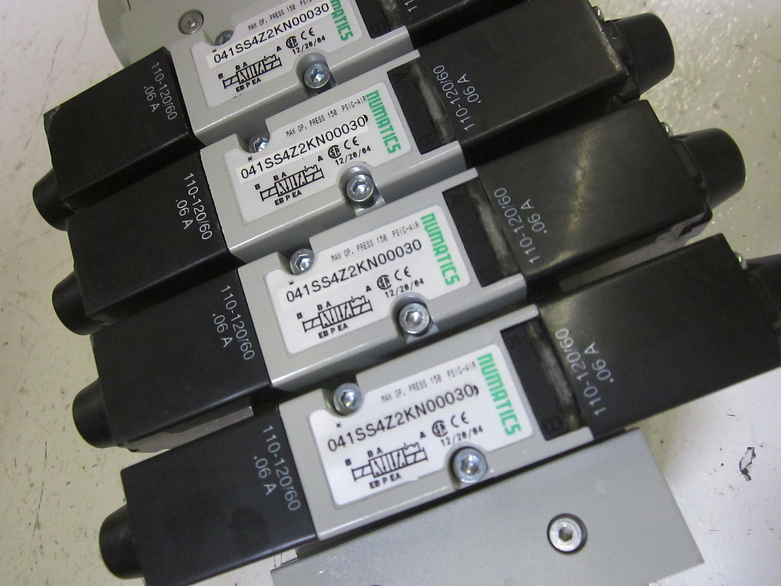 NUMATICS 239-1022 MANIFOLD & TERMINAL STRIPS W/ 041SS4Z2KN00030 VALVE *USED*