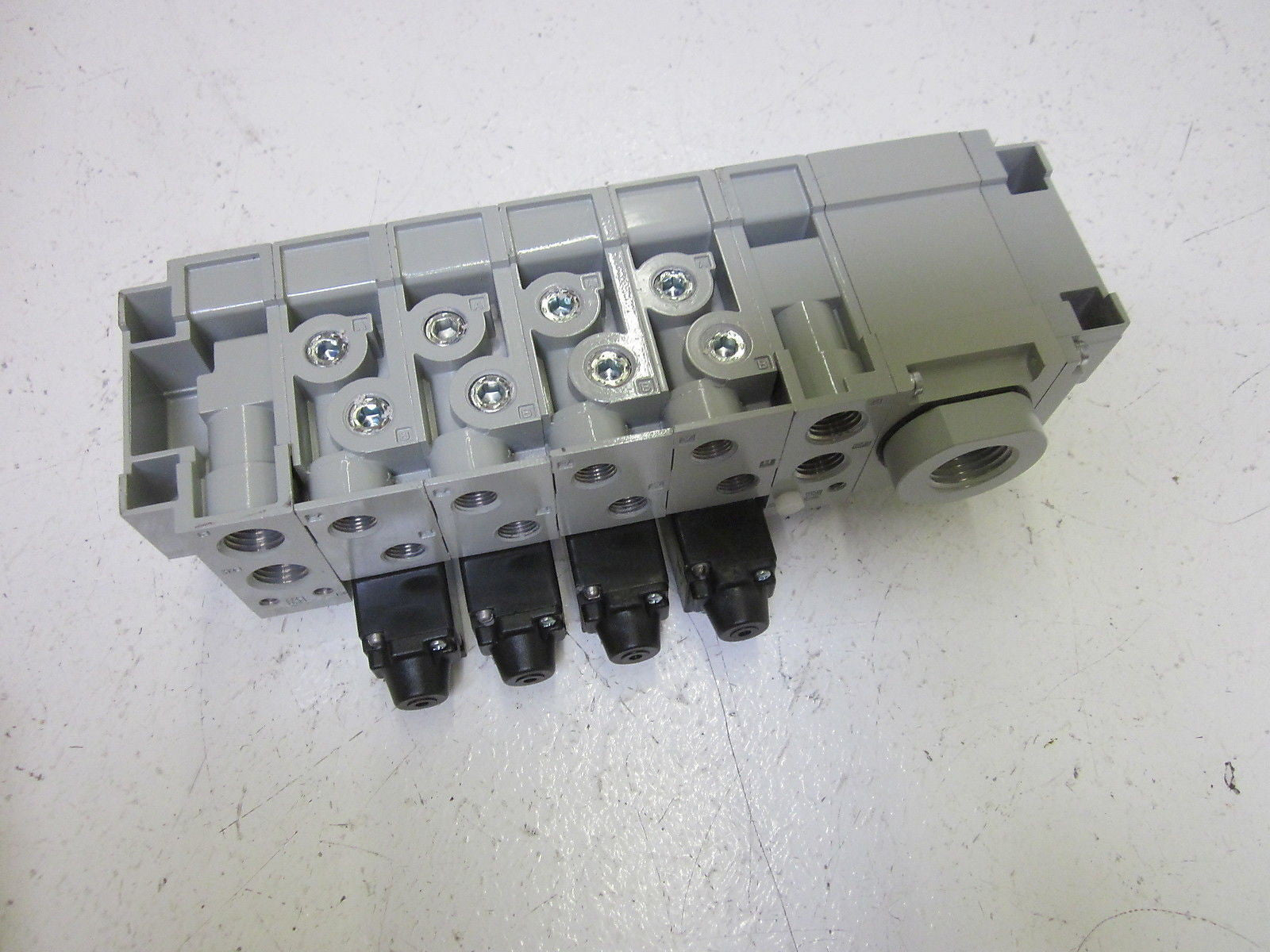 NUMATICS 239-1022 MANIFOLD & TERMINAL STRIPS W/ 041SS4Z2KN00030 VALVE *USED*