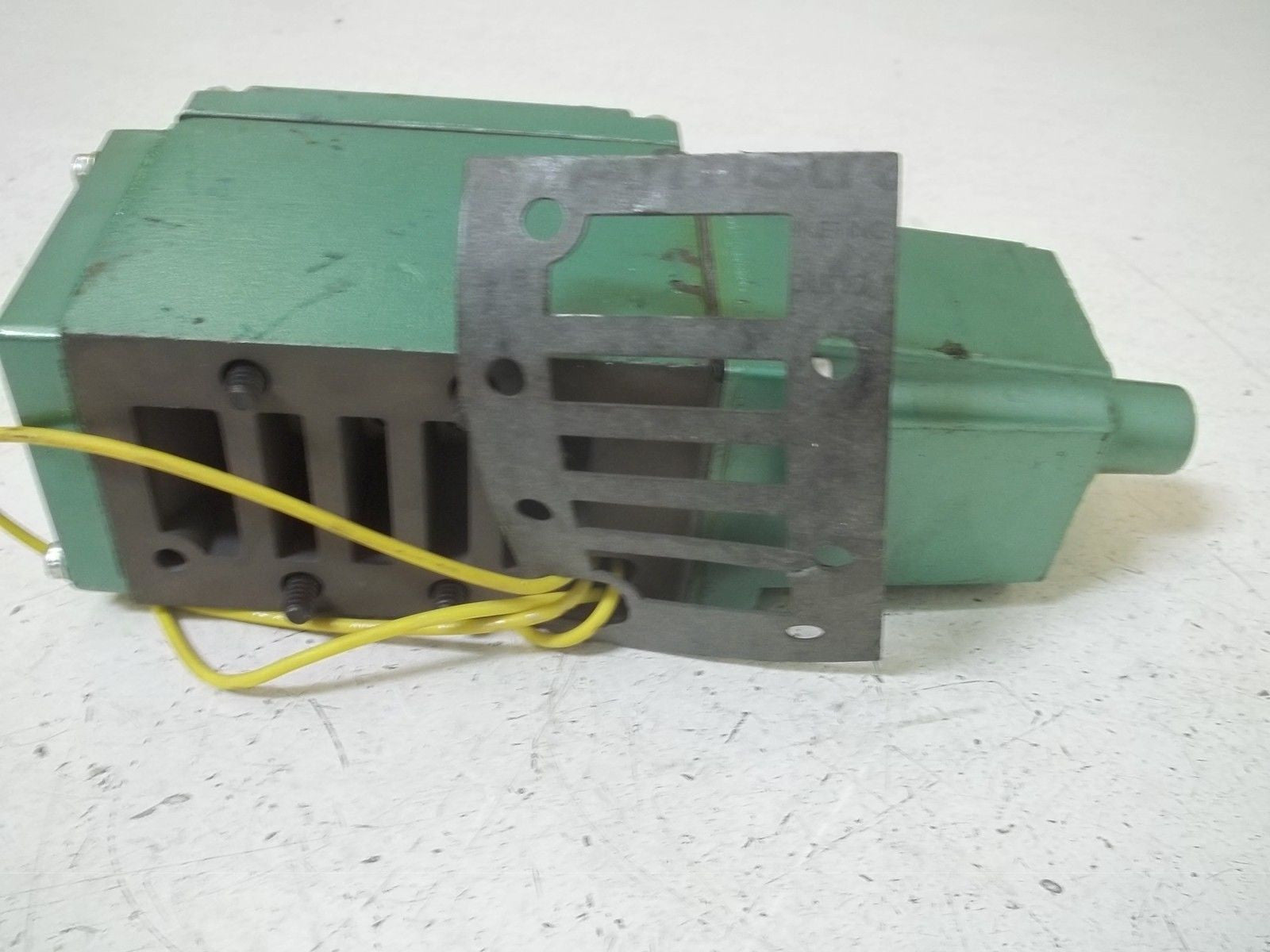 NUMATICS 33SAD4 O011B SOLENOID VALVE *USED*