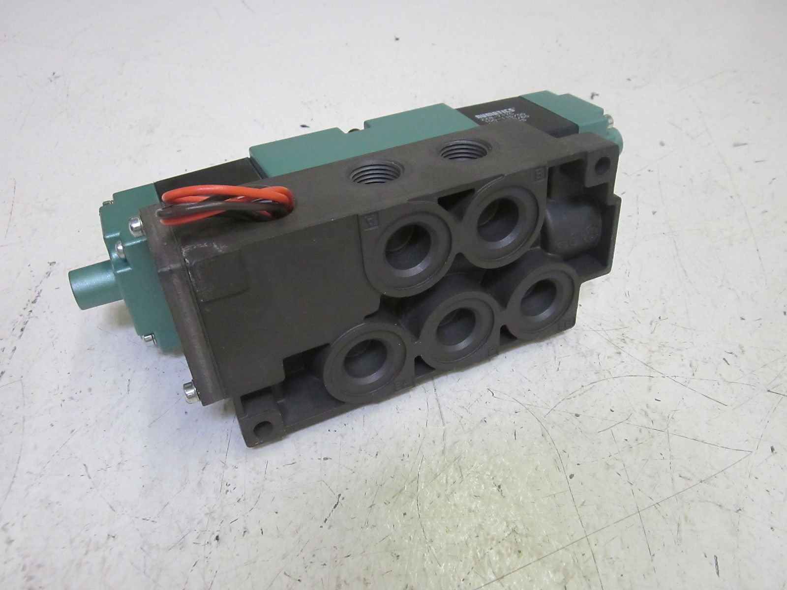 NUMATICS 554SS431K000030 SOLENOID VALVE W/ BASE 110/120V *NEW NO BOX*