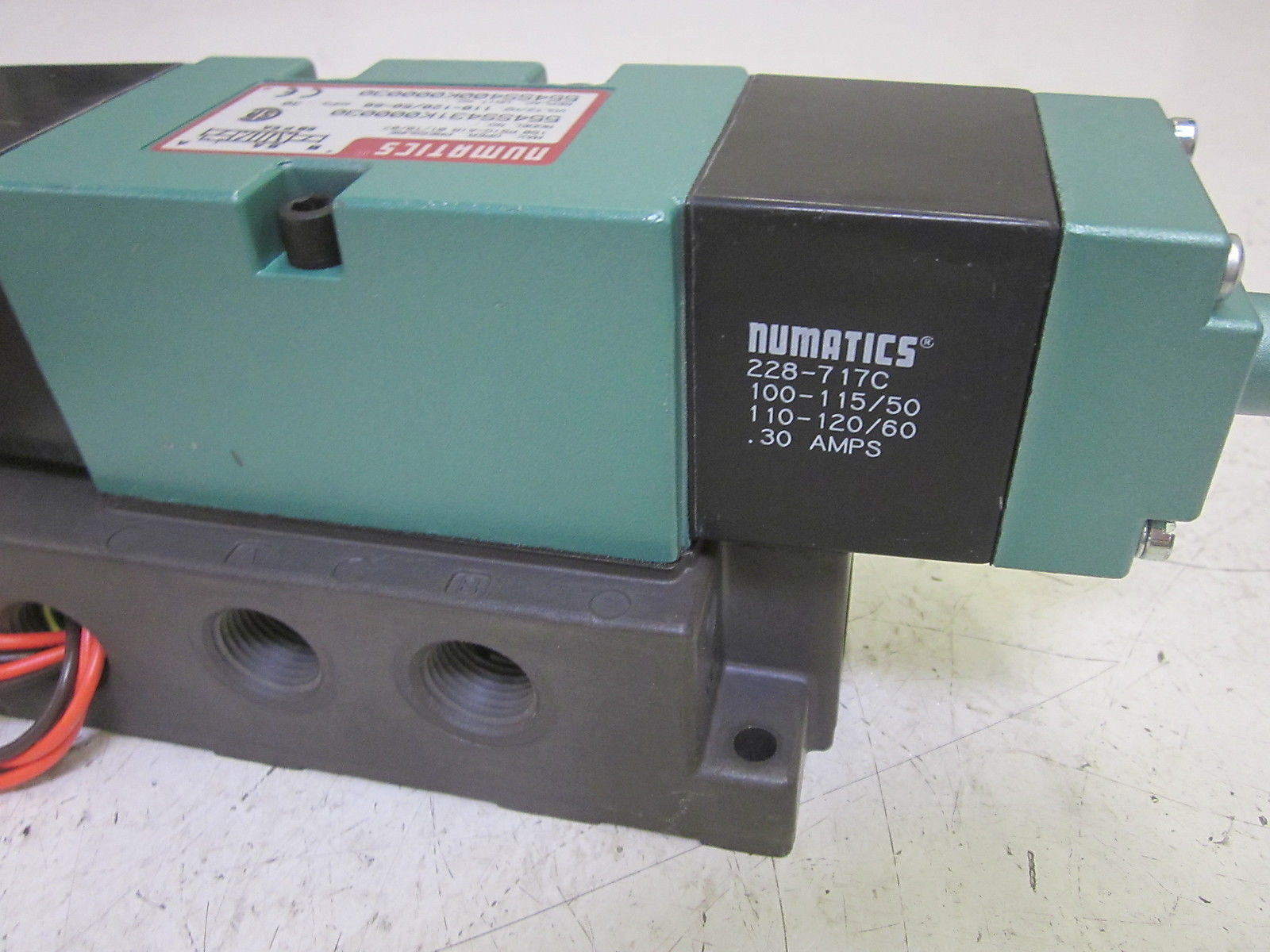 NUMATICS 554SS431K000030 SOLENOID VALVE W/ BASE 110/120V *NEW NO BOX*