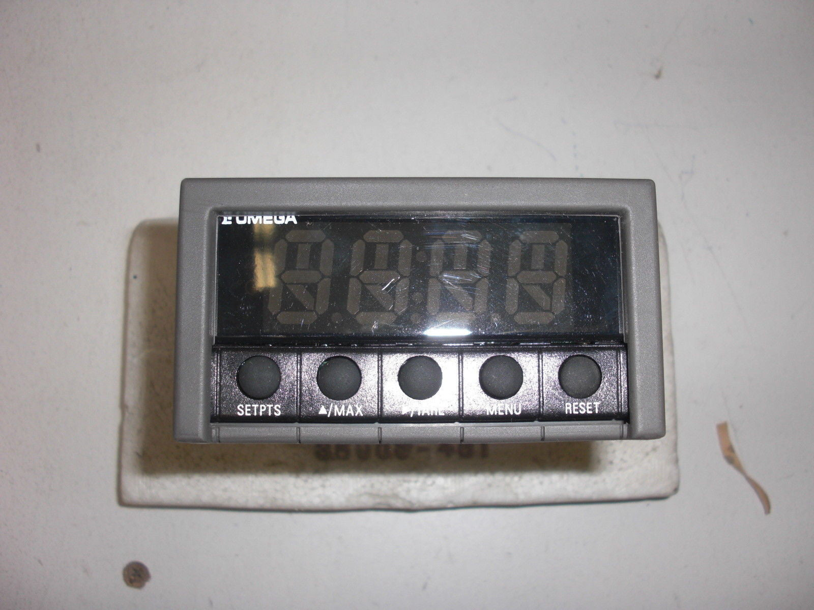 OMEGA ENGINEERING DP25B-E-230-A TEMPERATURE INDICATOR *NEW IN BOX*