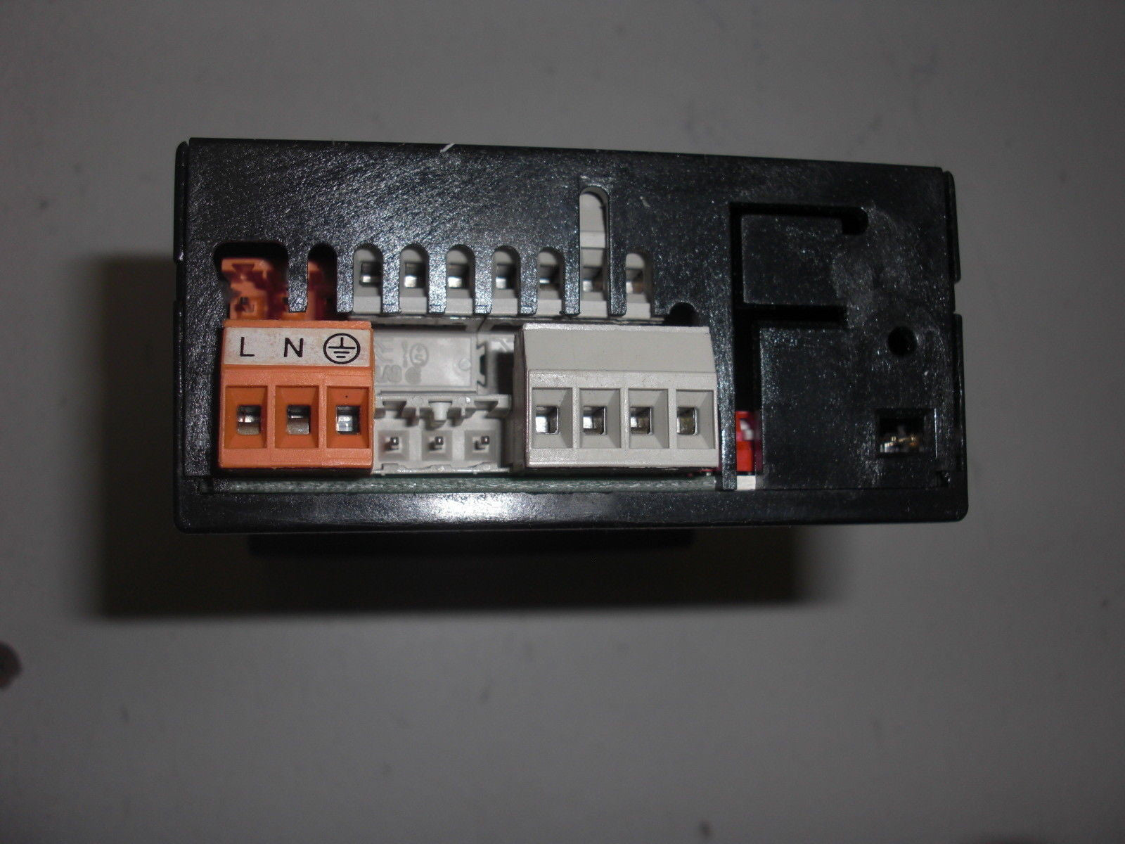 OMEGA ENGINEERING DP25B-E-230-A TEMPERATURE INDICATOR *NEW IN BOX*