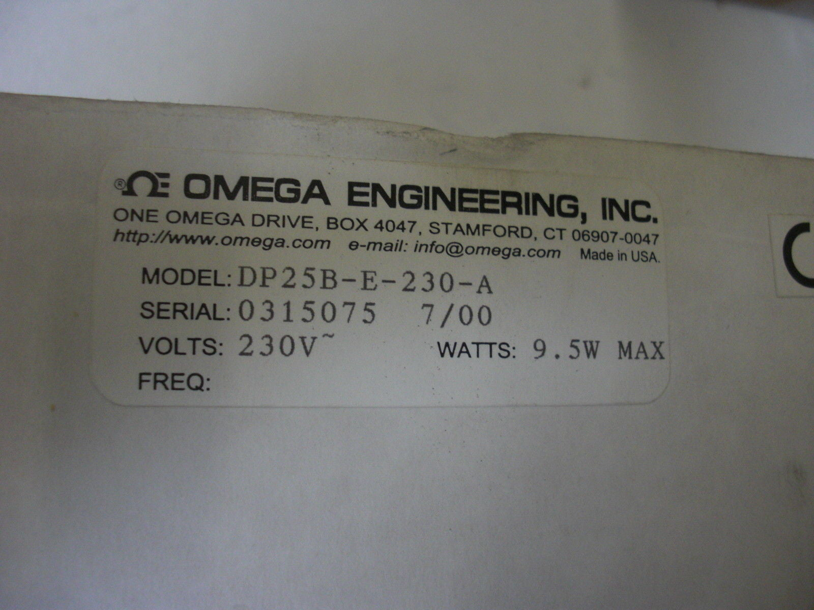 OMEGA ENGINEERING DP25B-E-230-A TEMPERATURE INDICATOR *NEW IN BOX*