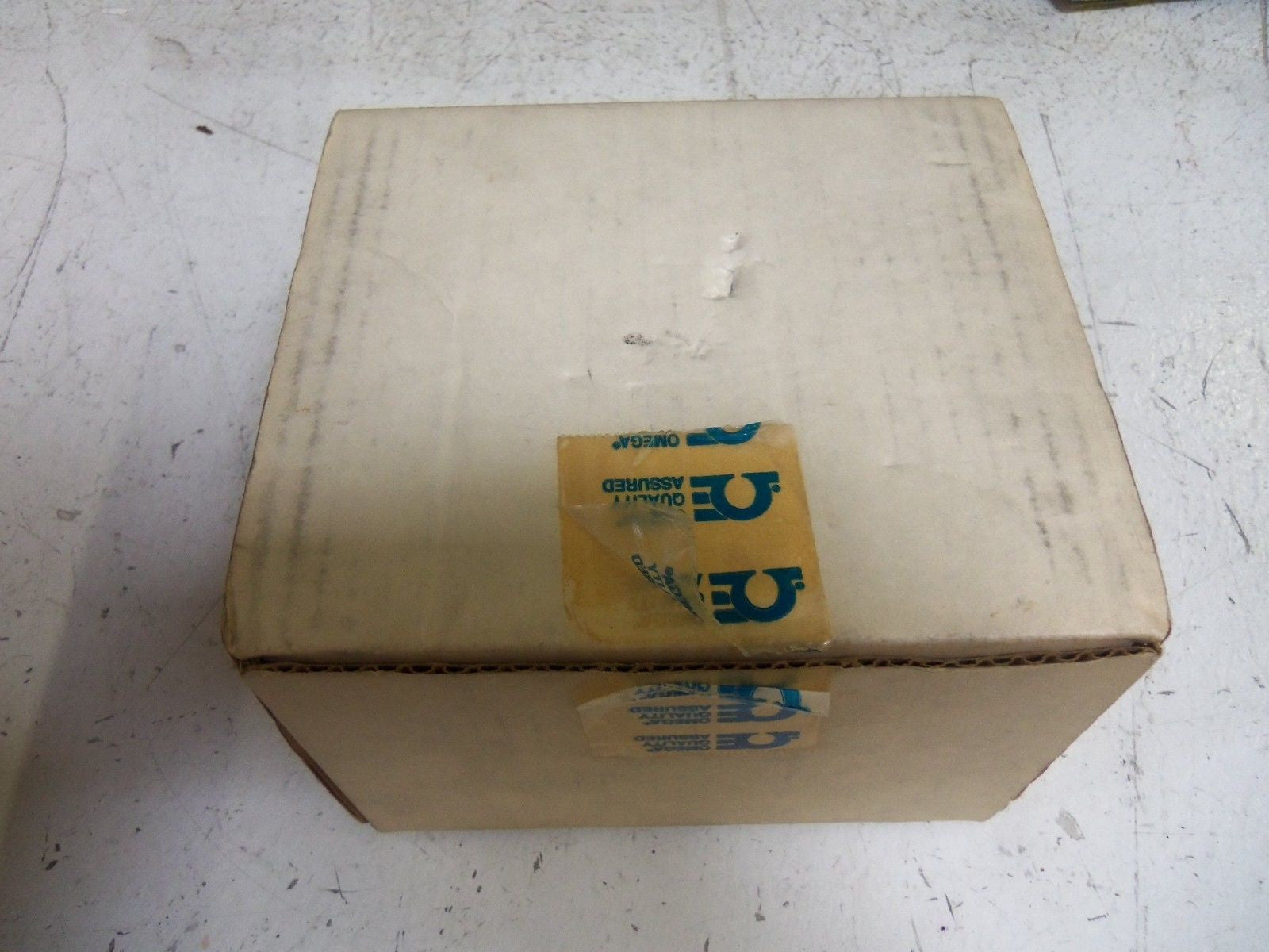 OMEGA FST-323 THERMAL DISPERSION FLOW SWITCH *NEW IN BOX*