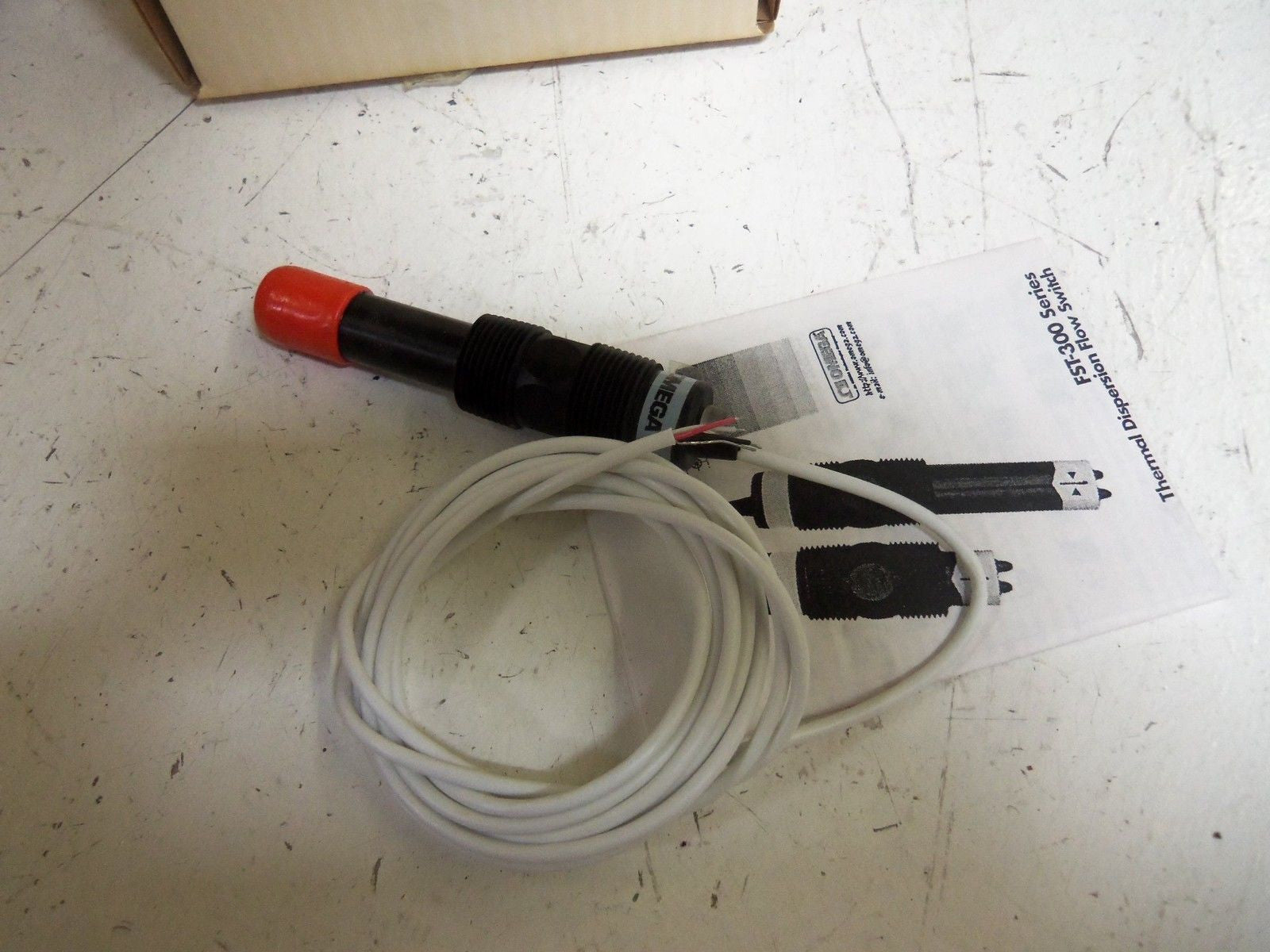 OMEGA FST-323 THERMAL DISPERSION FLOW SWITCH *NEW IN BOX*