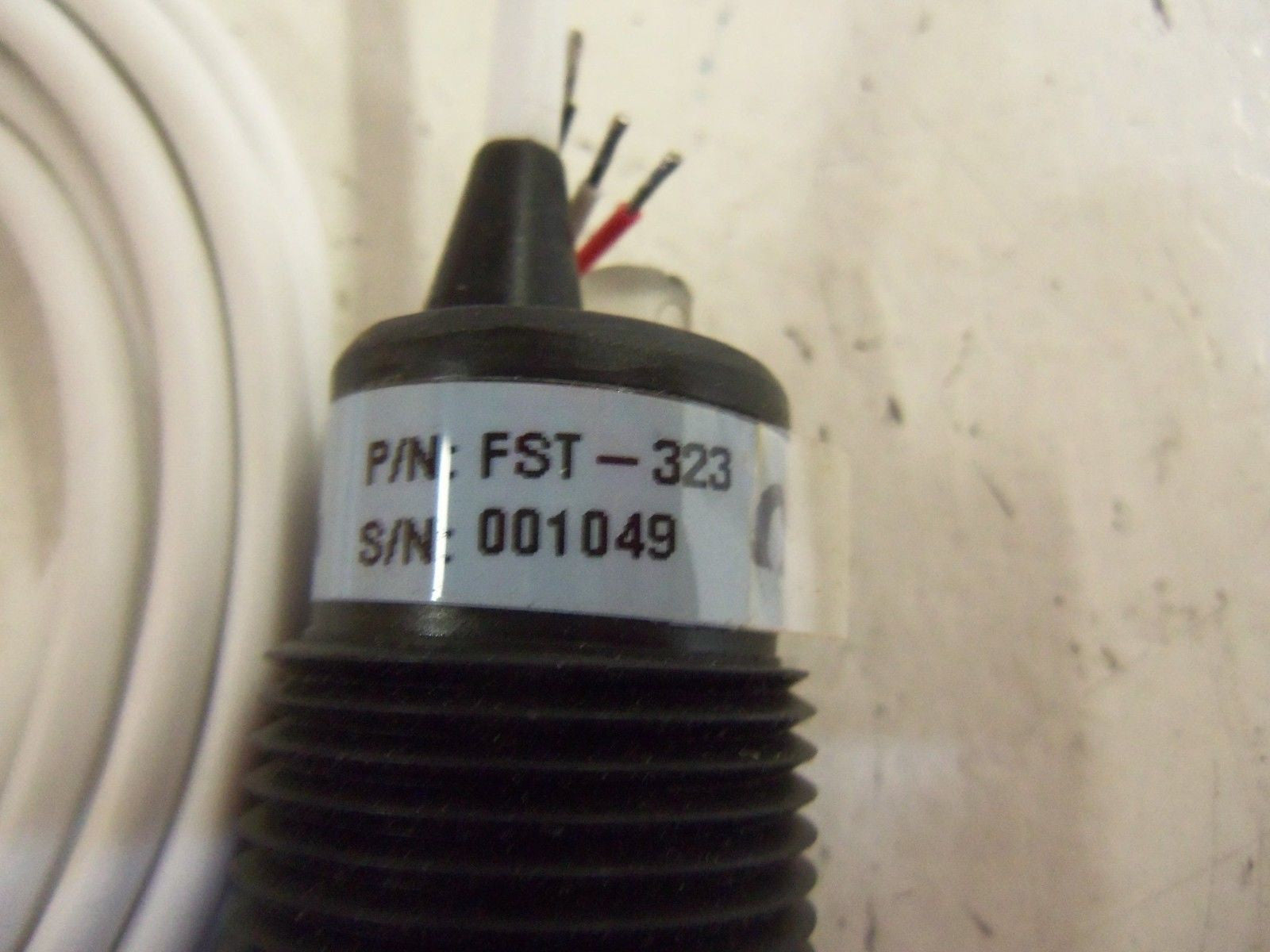 OMEGA FST-323 THERMAL DISPERSION FLOW SWITCH *NEW IN BOX*