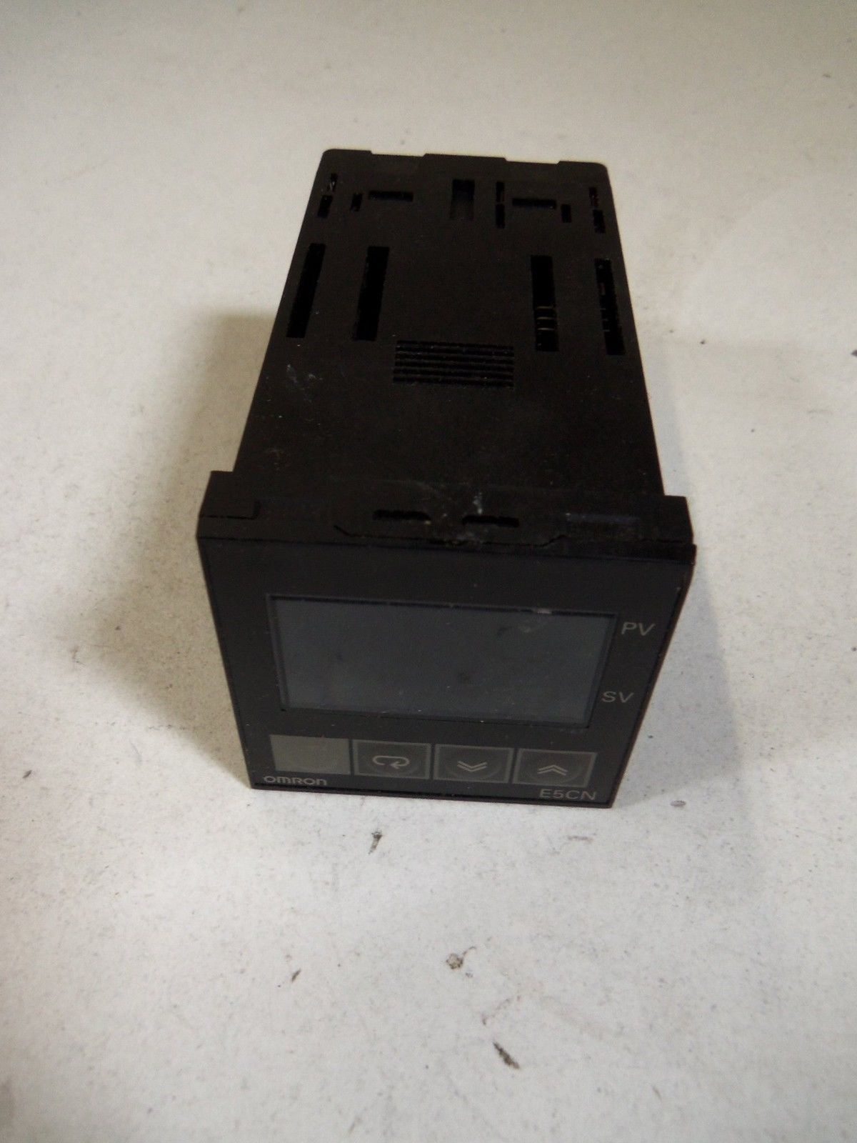 OMROM E5CN-CMP-500 TEMPERATURE CONTROLLER *USED*