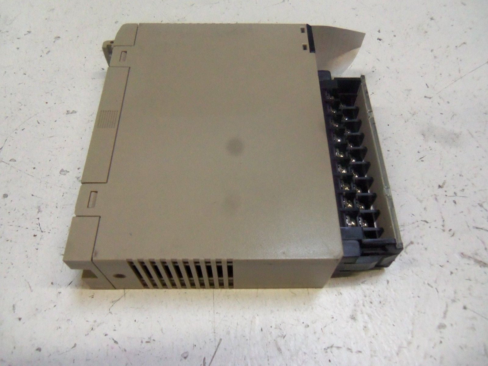 OMRON C200H-0D212 OUTPUT UNIT *NEW NO BOX*
