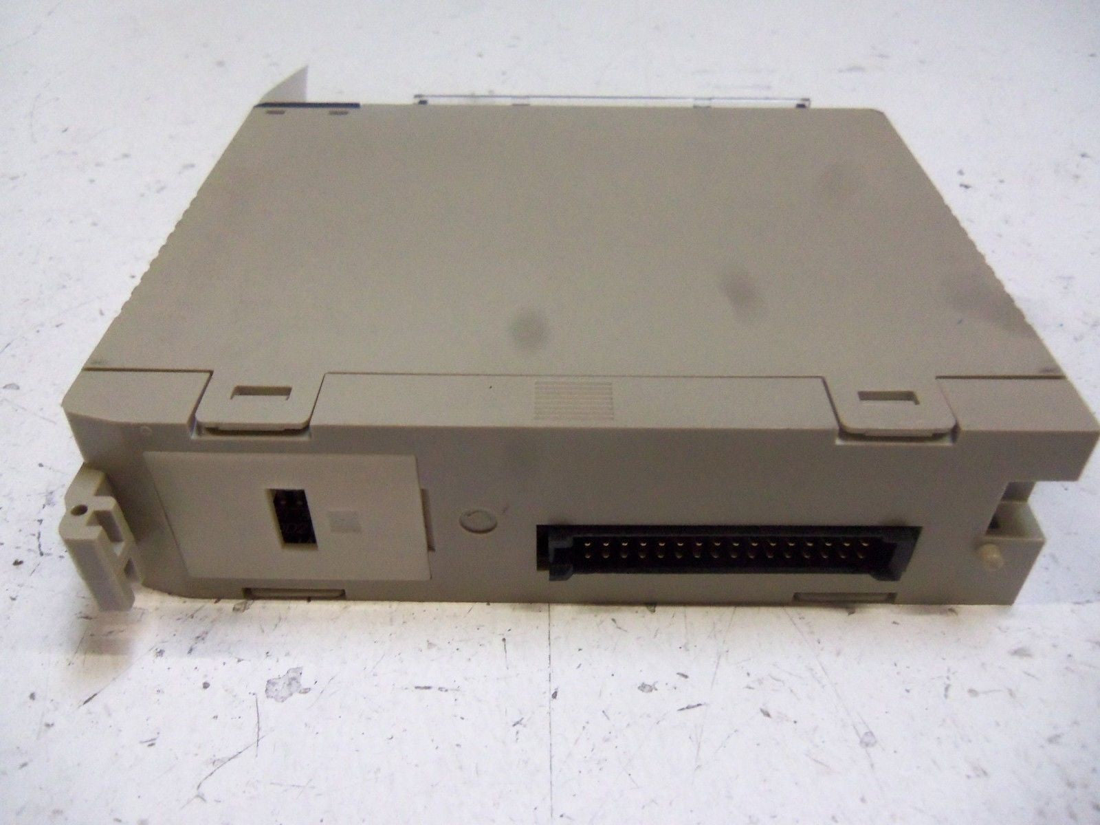 OMRON C200H-0D212 OUTPUT UNIT *NEW NO BOX*
