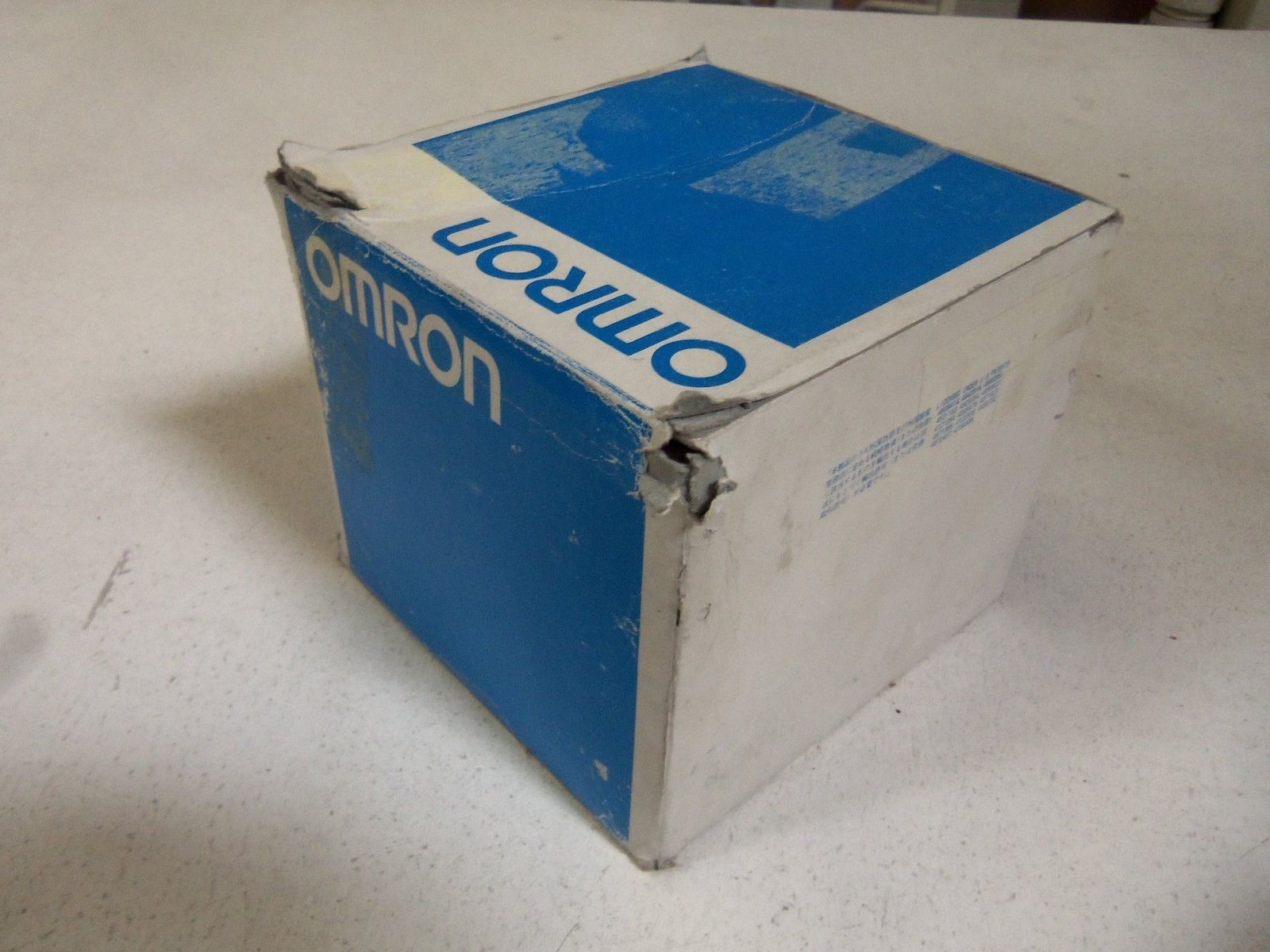 Omron C200H-CPU03-E2 CPU PWR SUPPLY W/ MEMORY C200HME831 ** GENUINE **